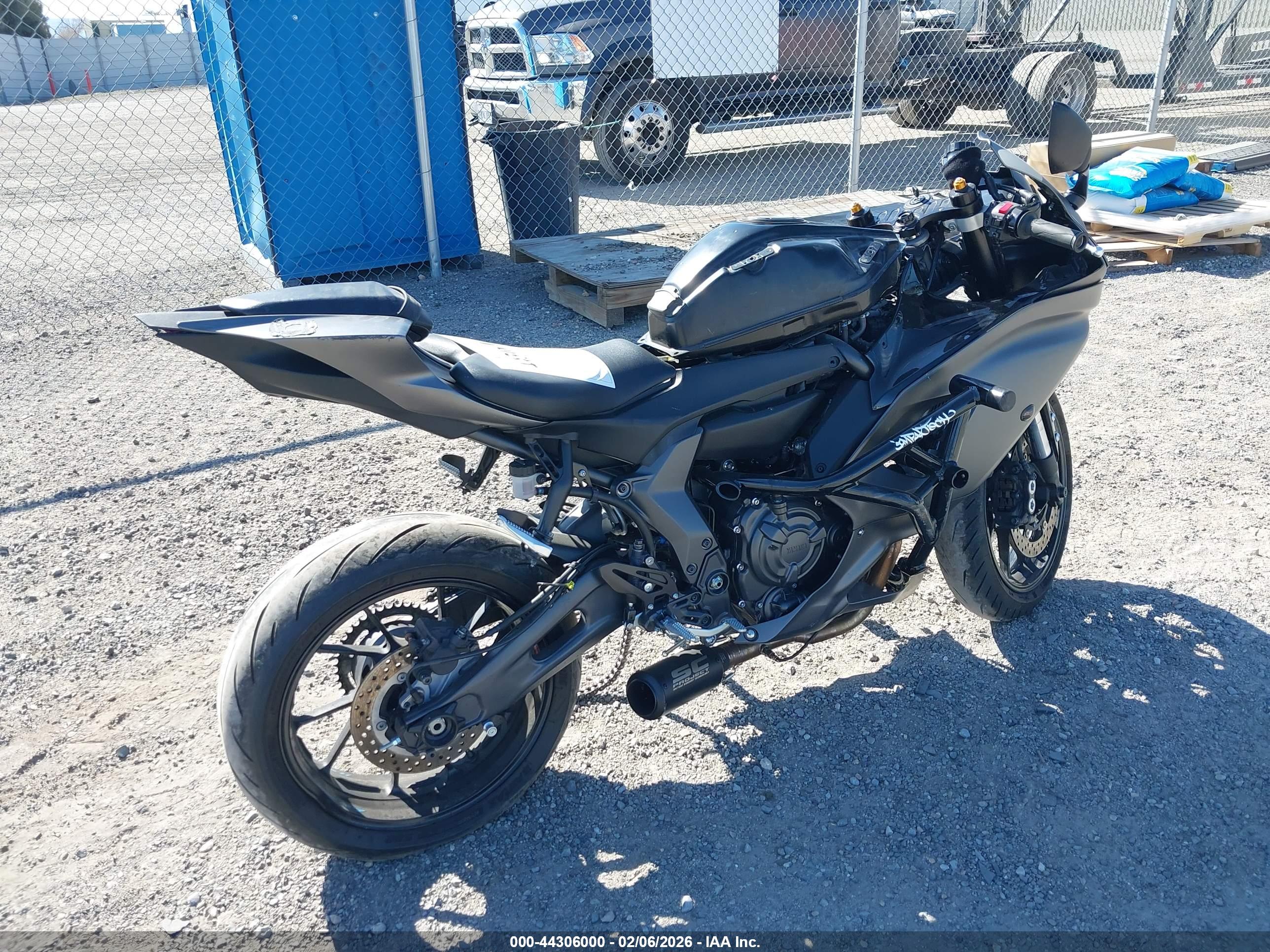 YAMAHA YZFR7 image 4