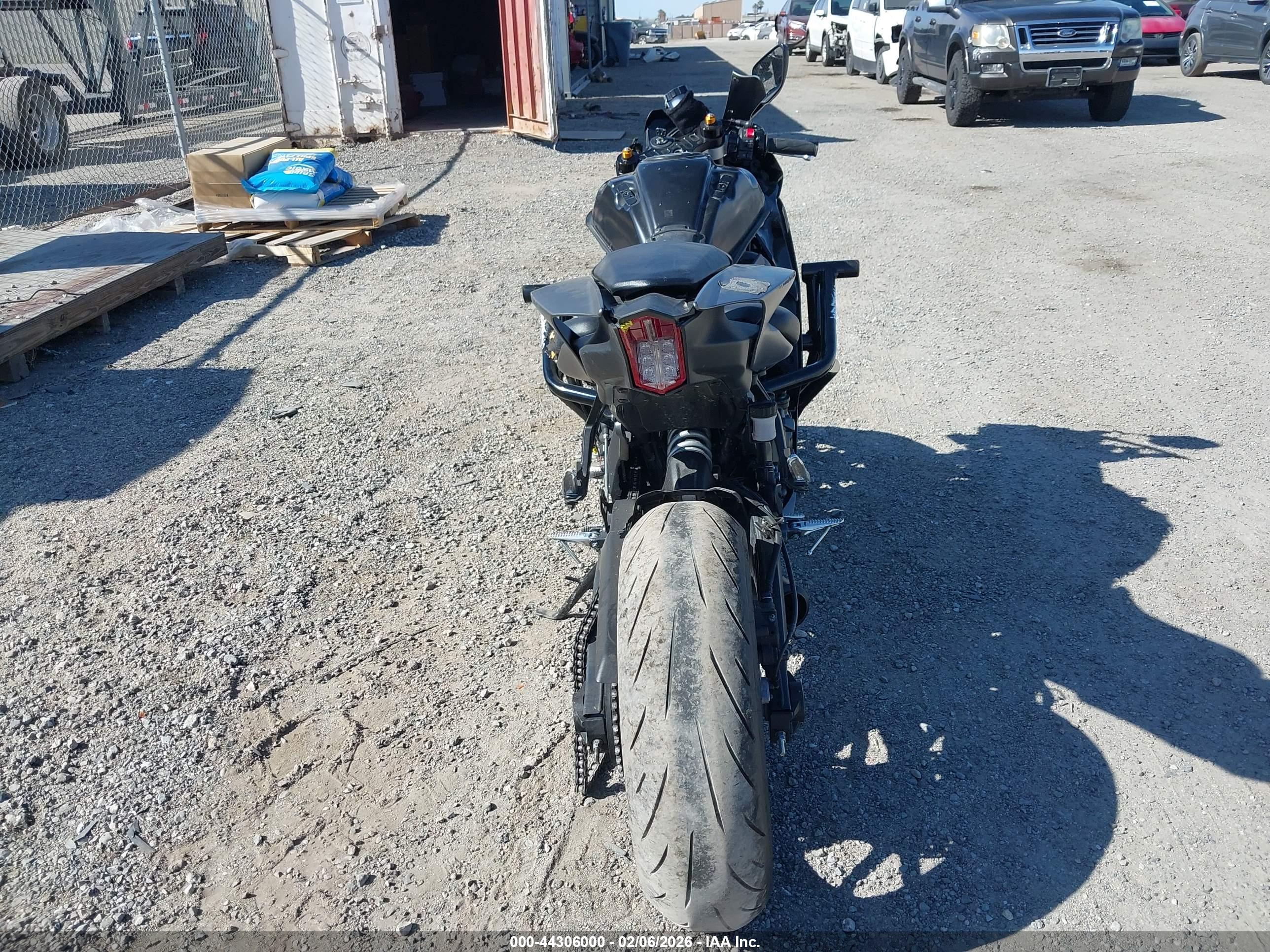 YAMAHA YZFR7 image 6