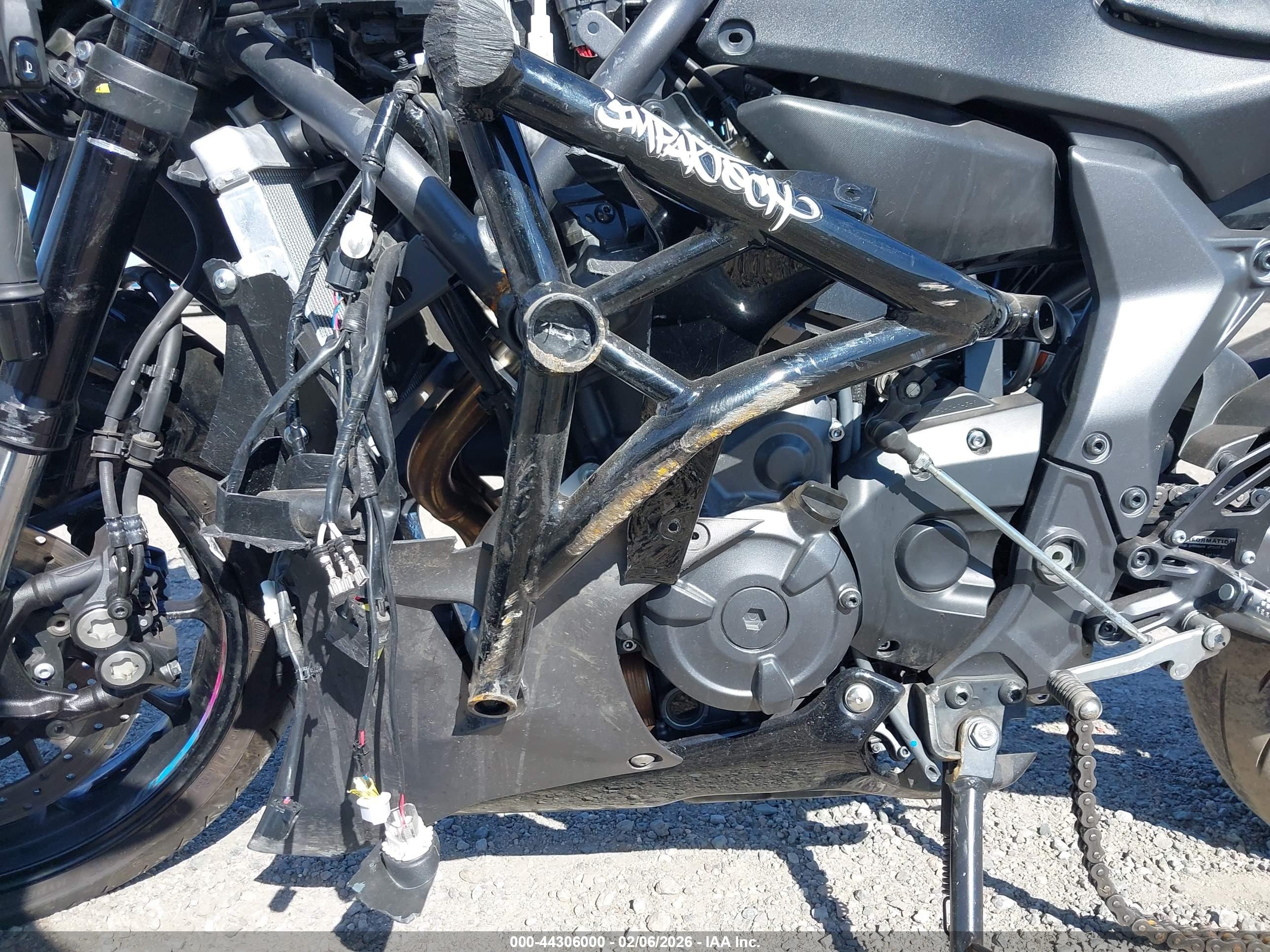 YAMAHA YZFR7 image 9