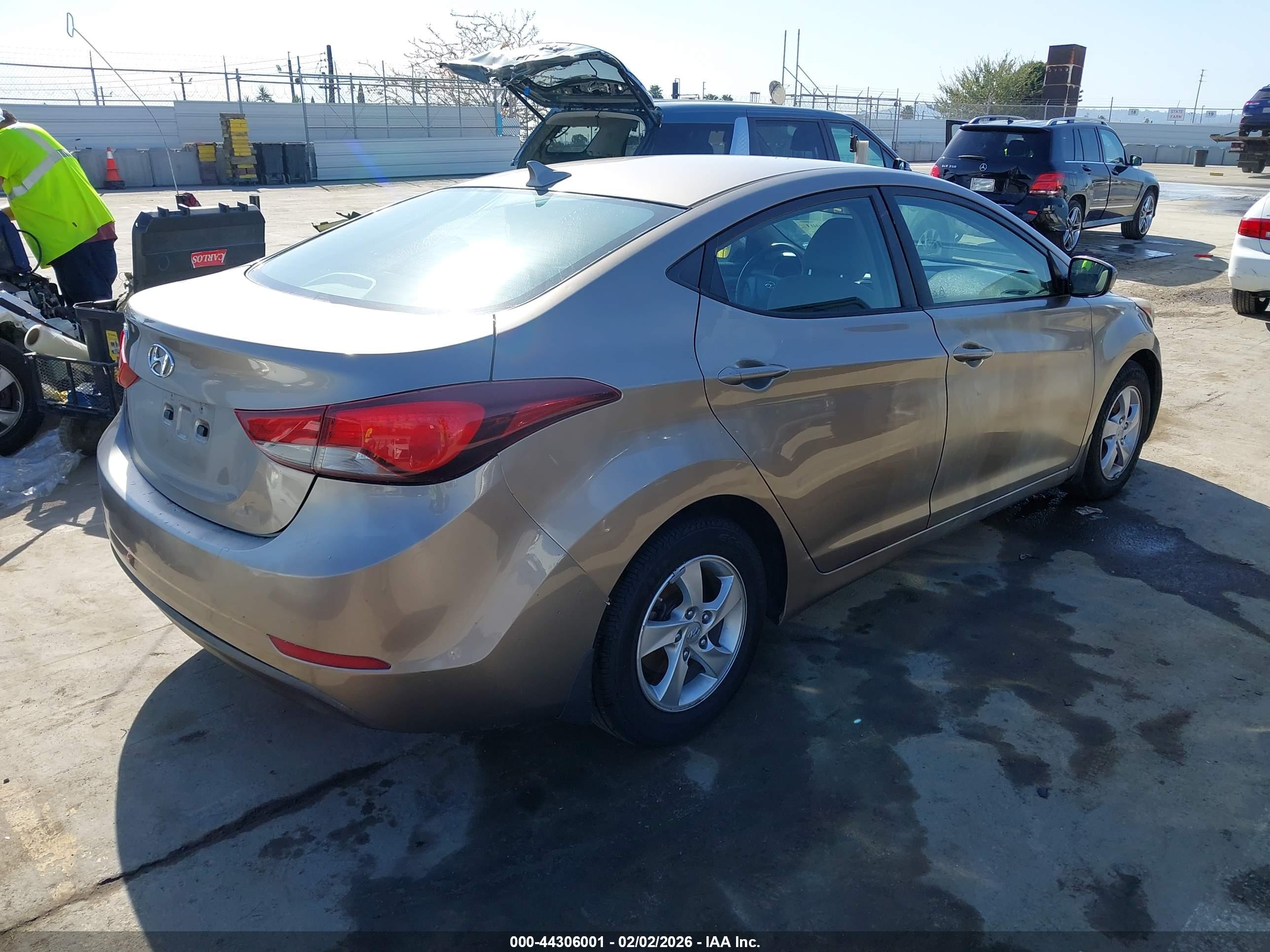 HYUNDAI ELANTRA image 4
