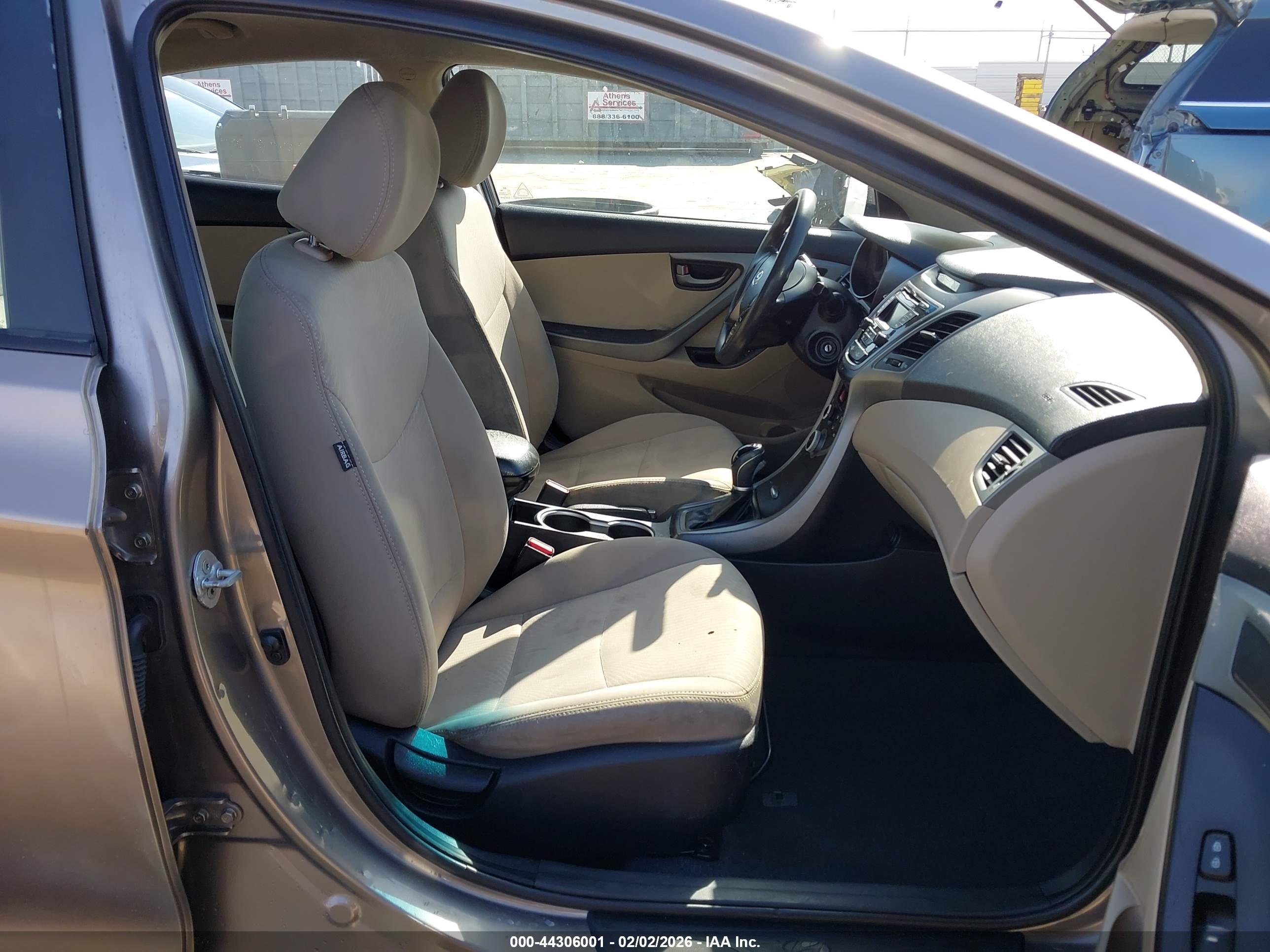 HYUNDAI ELANTRA image 5