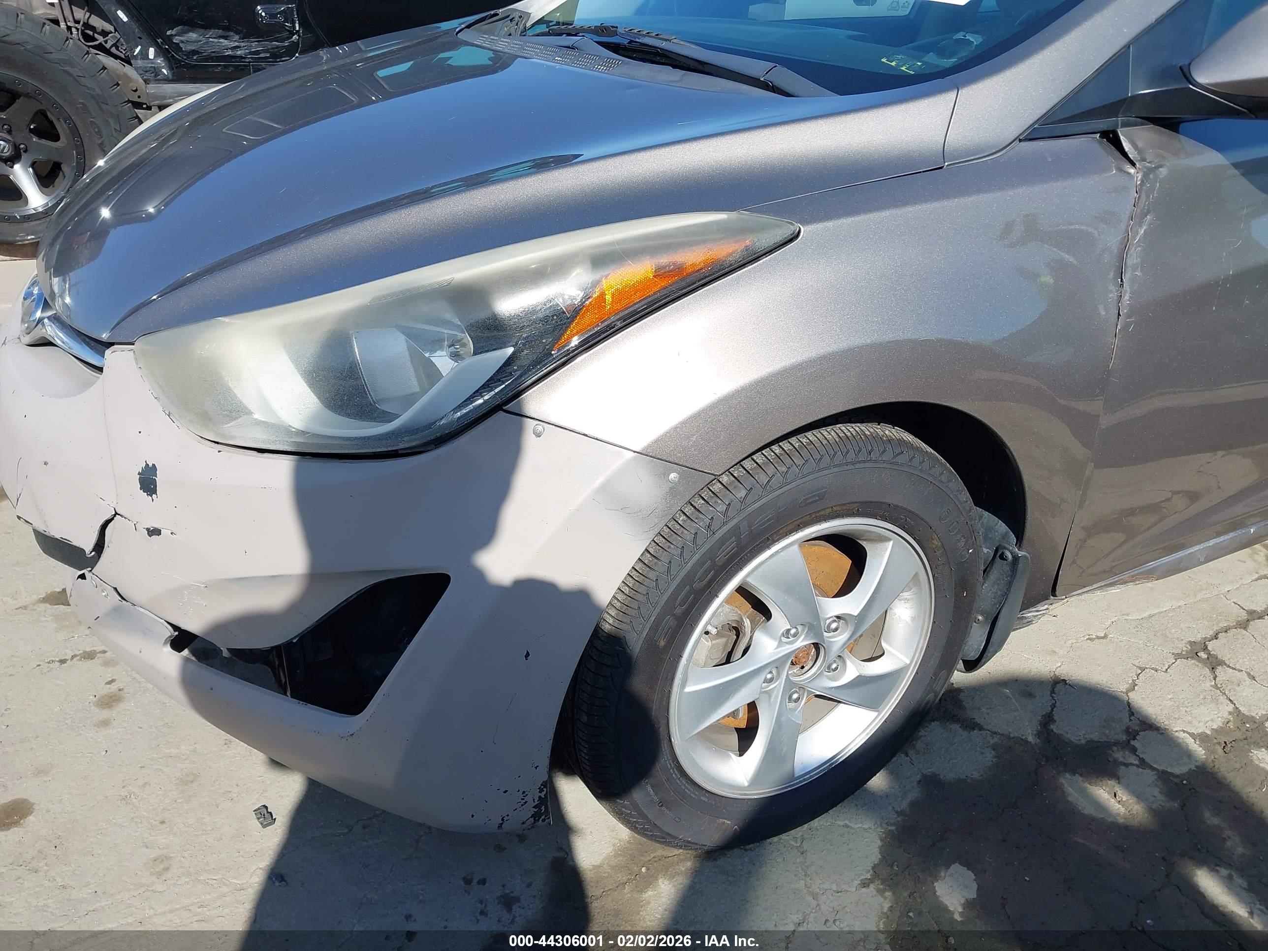 HYUNDAI ELANTRA image 6