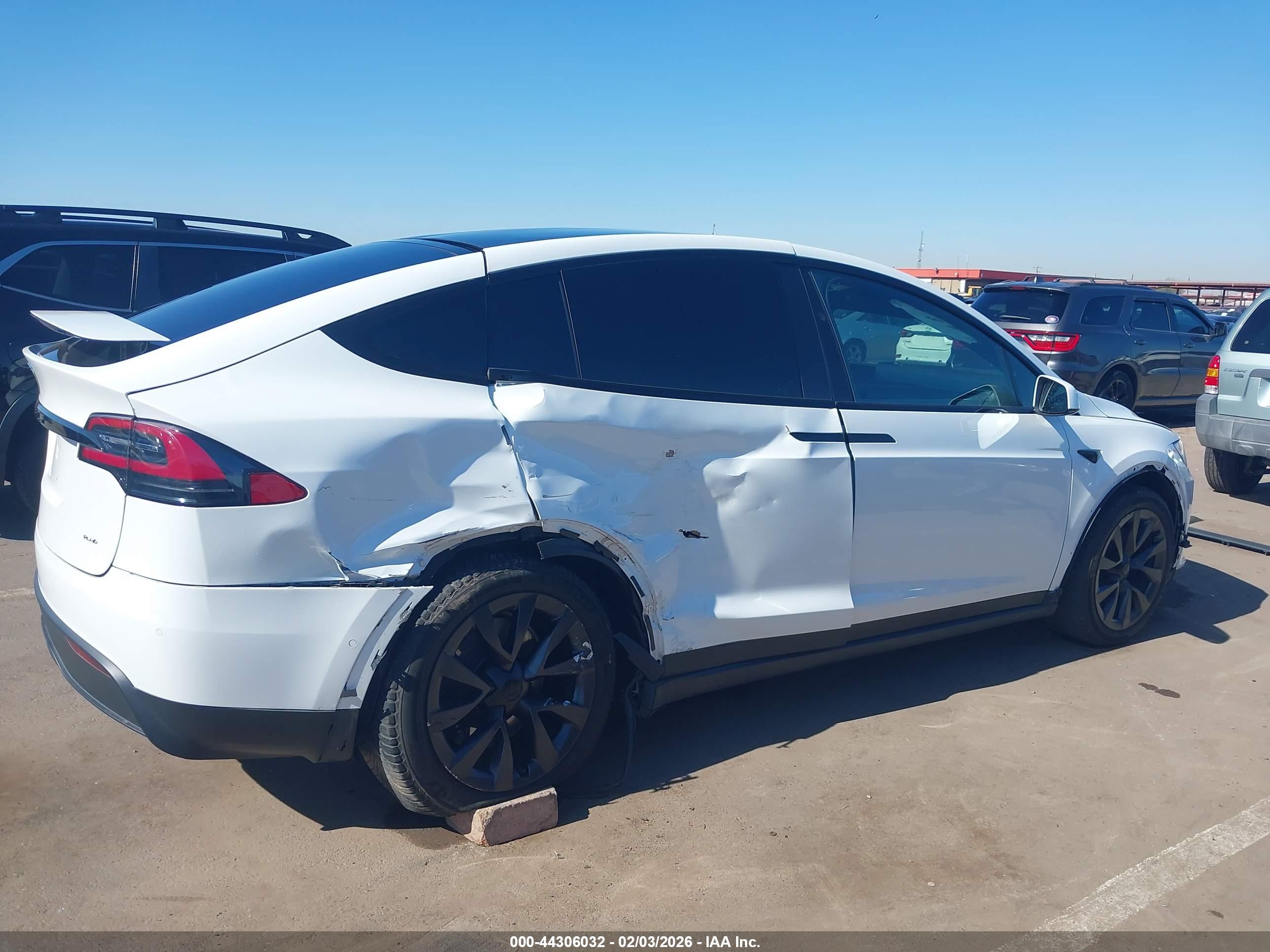 TESLA MODEL image 6