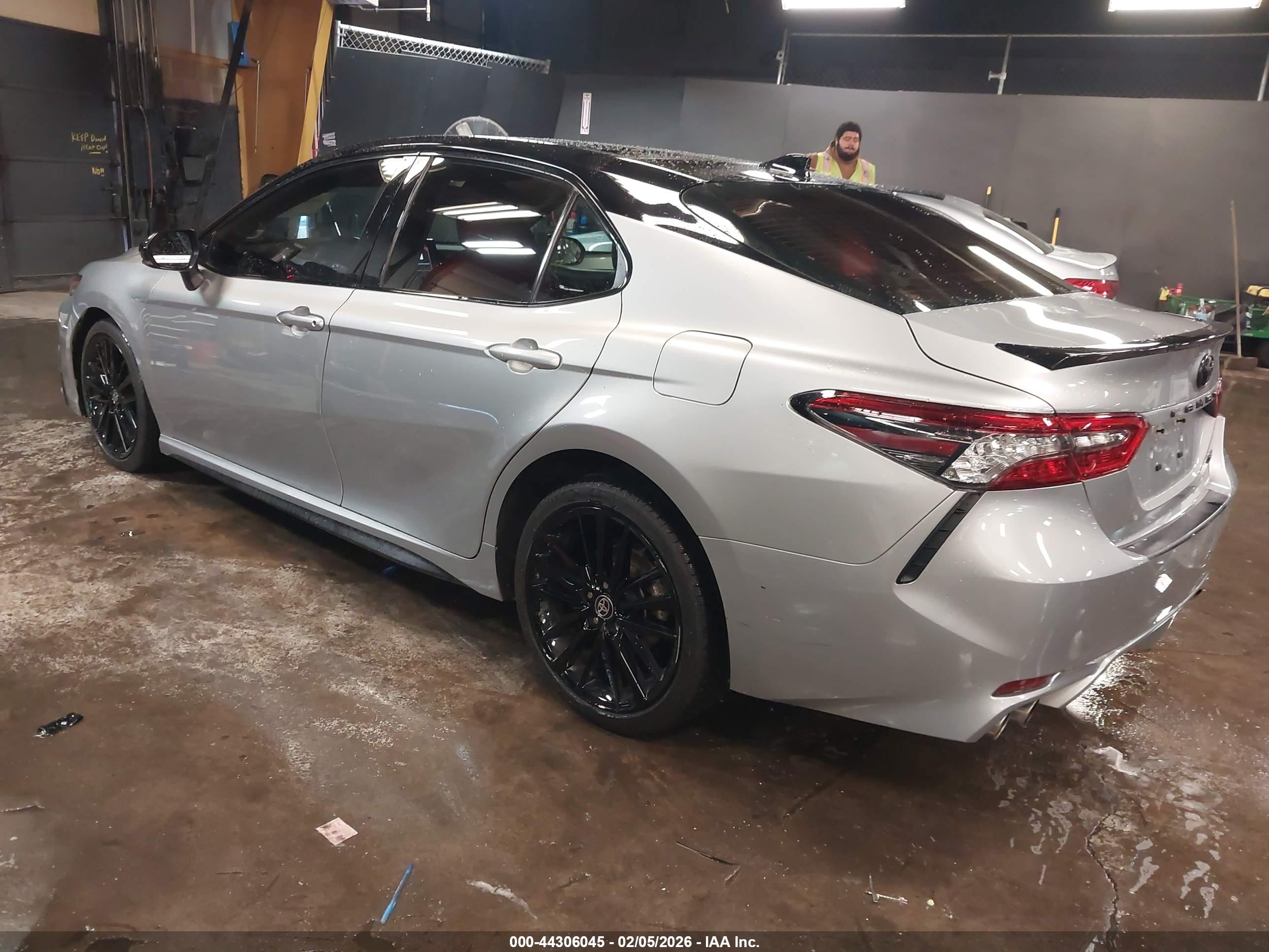 TOYOTA CAMRY image 3