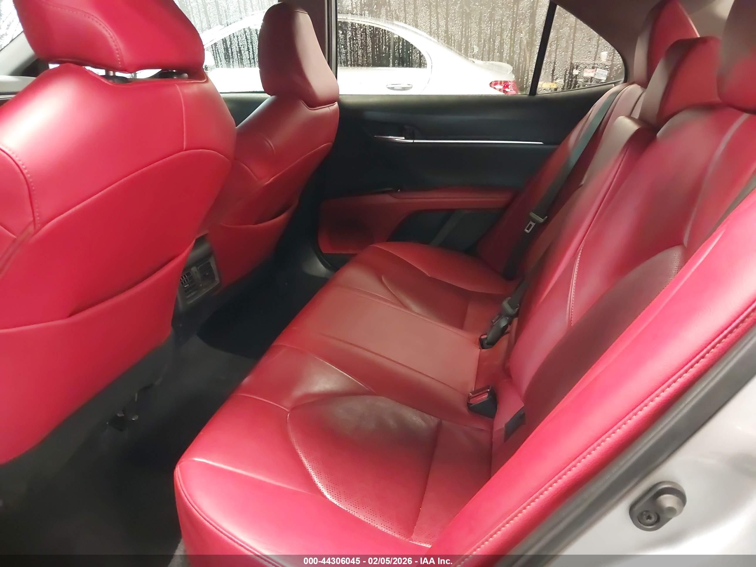 TOYOTA CAMRY image 8
