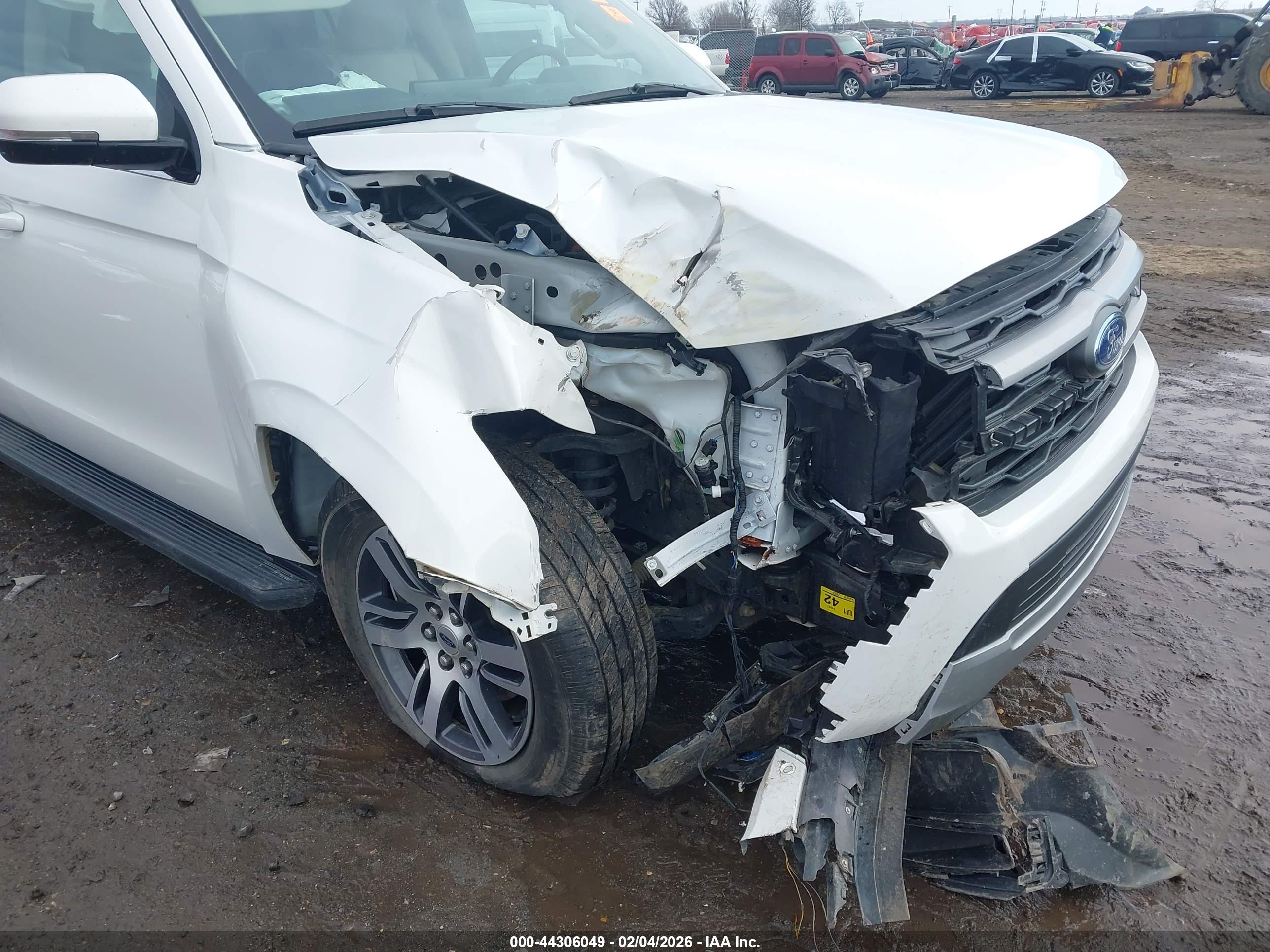 FORD EXPEDITION image 6