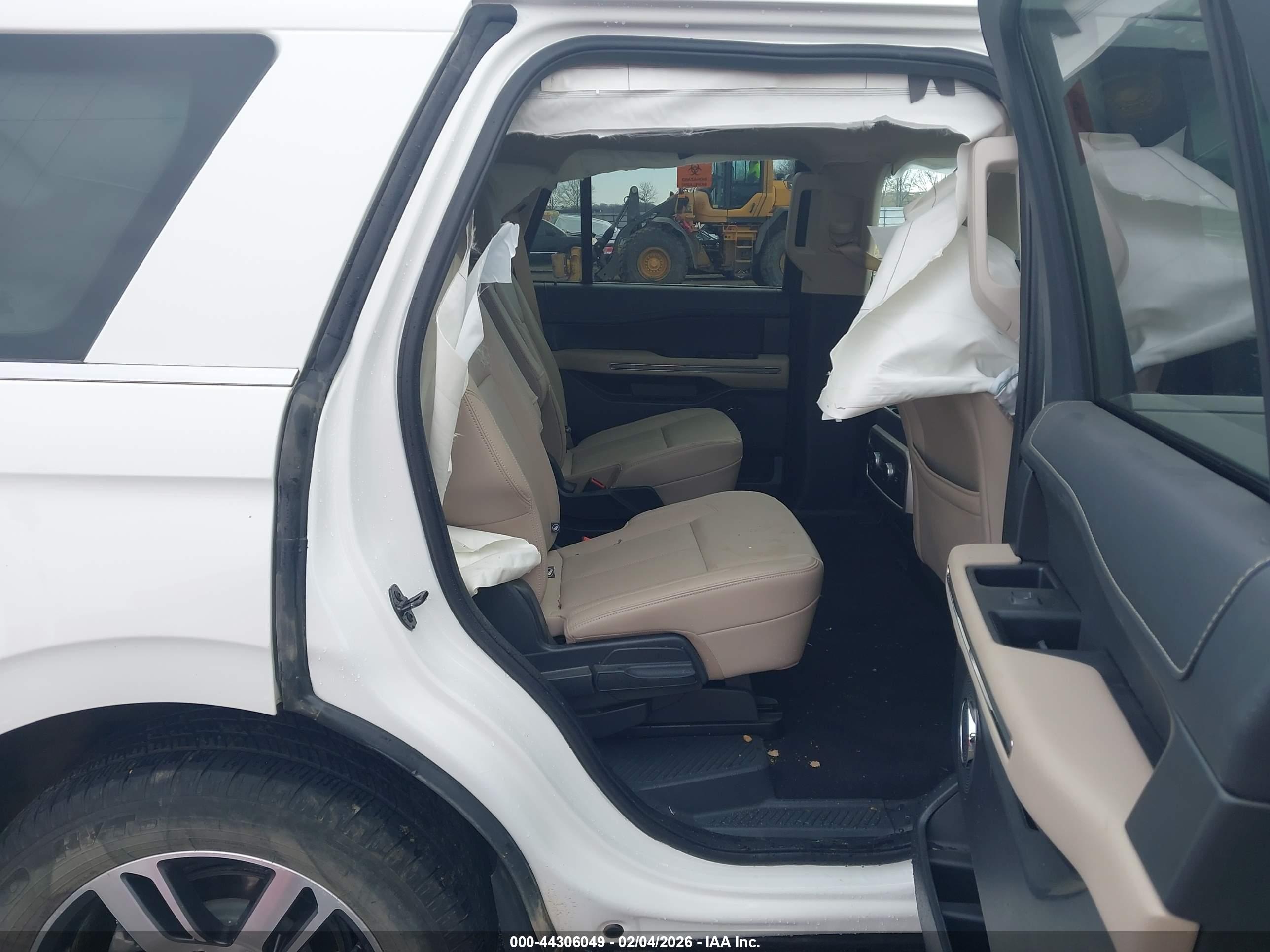 FORD EXPEDITION image 8