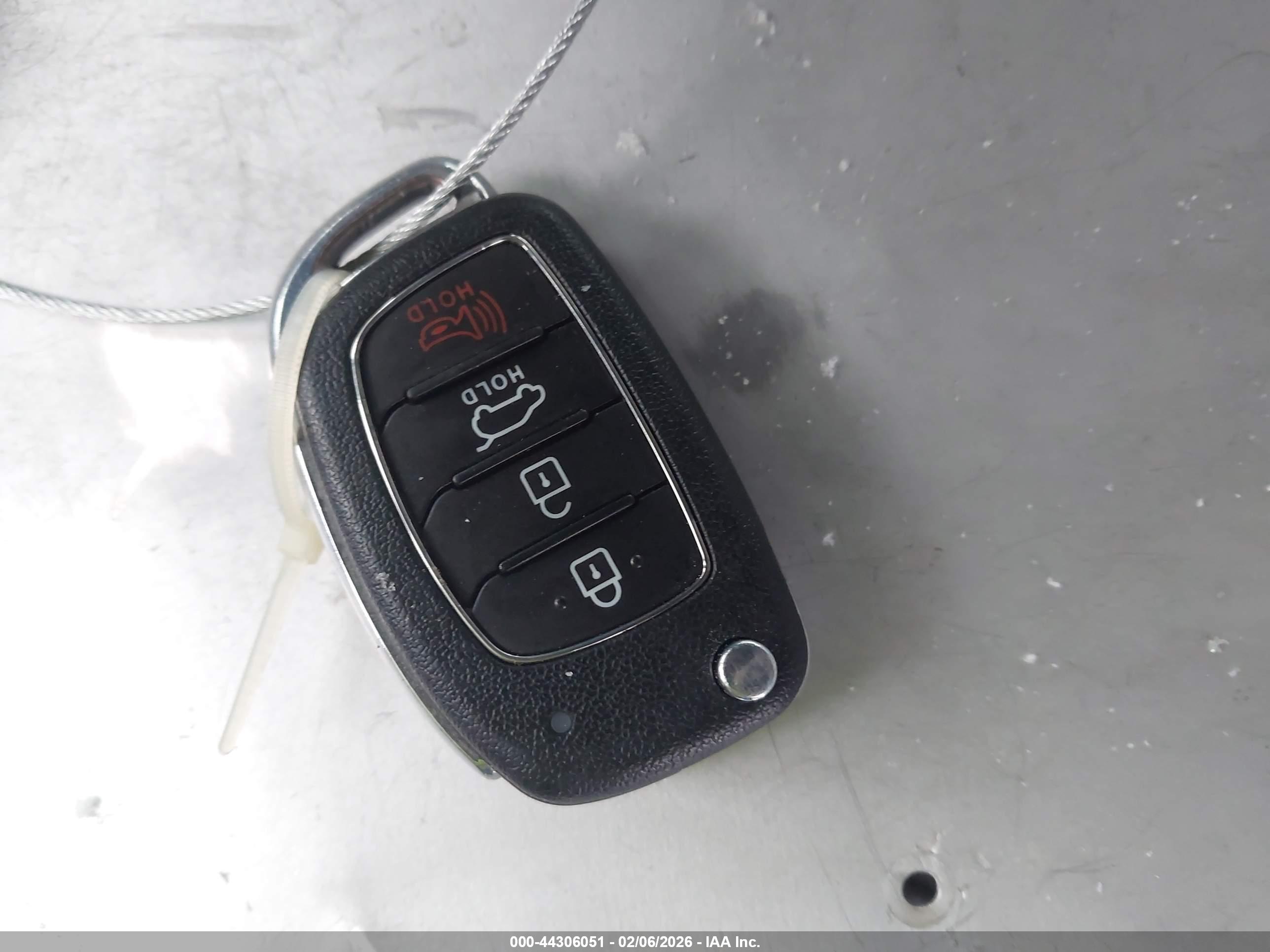 HYUNDAI TUCSON image 11