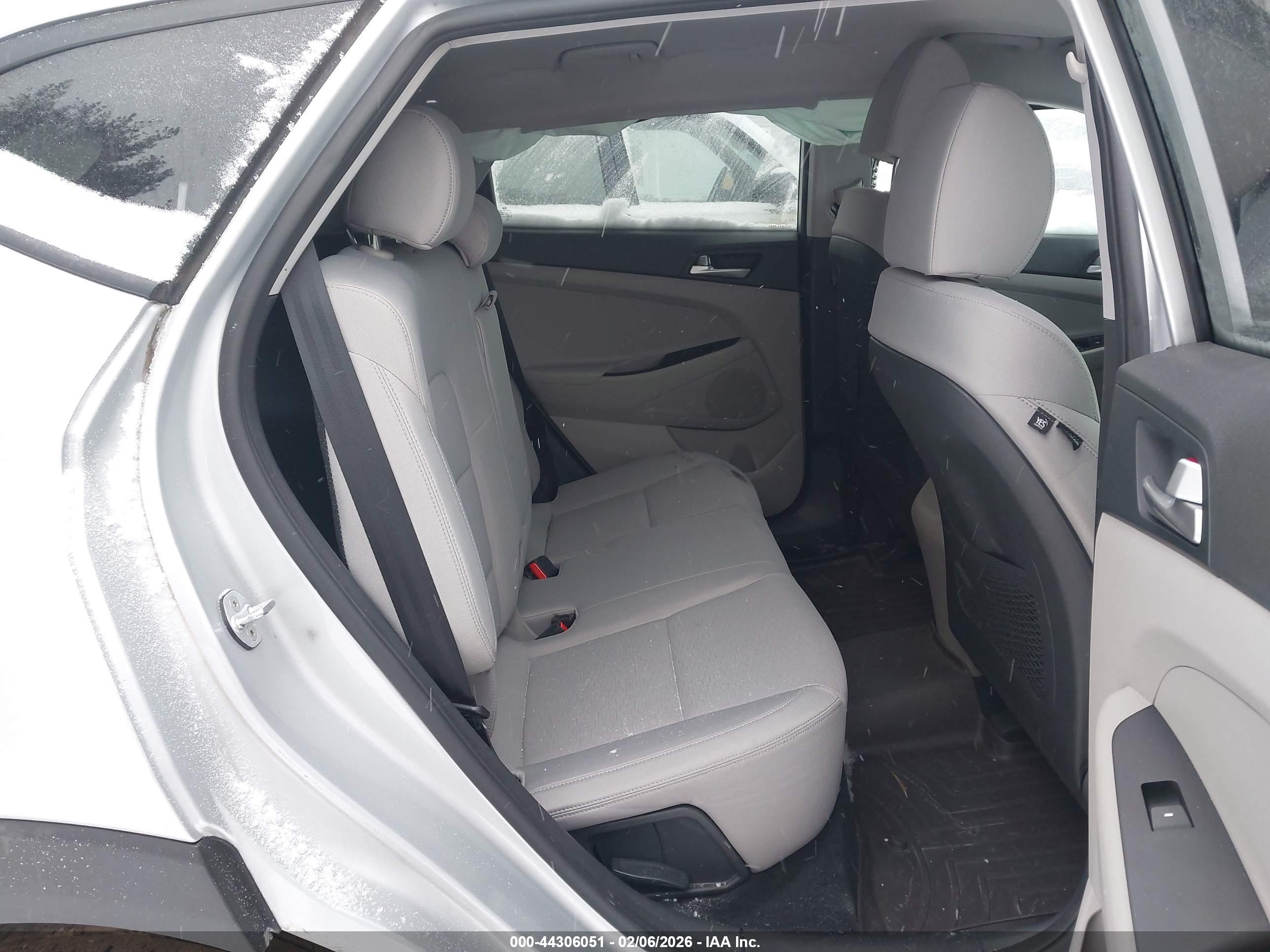 HYUNDAI TUCSON image 8