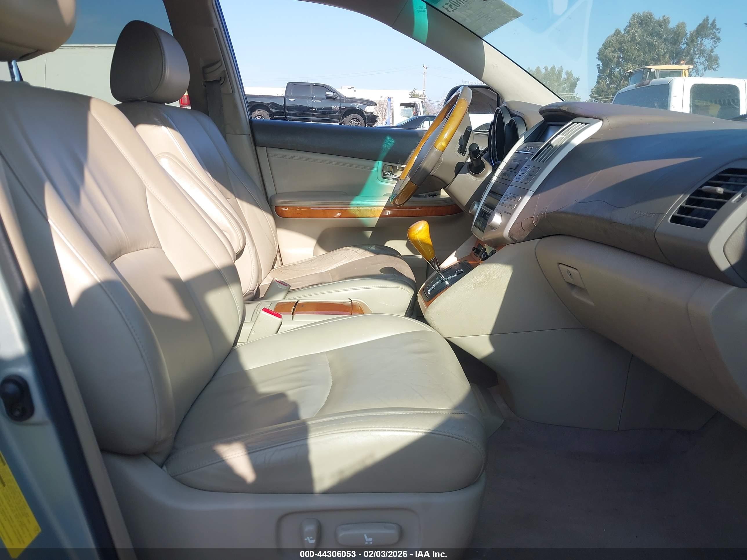 LEXUS RX image 5