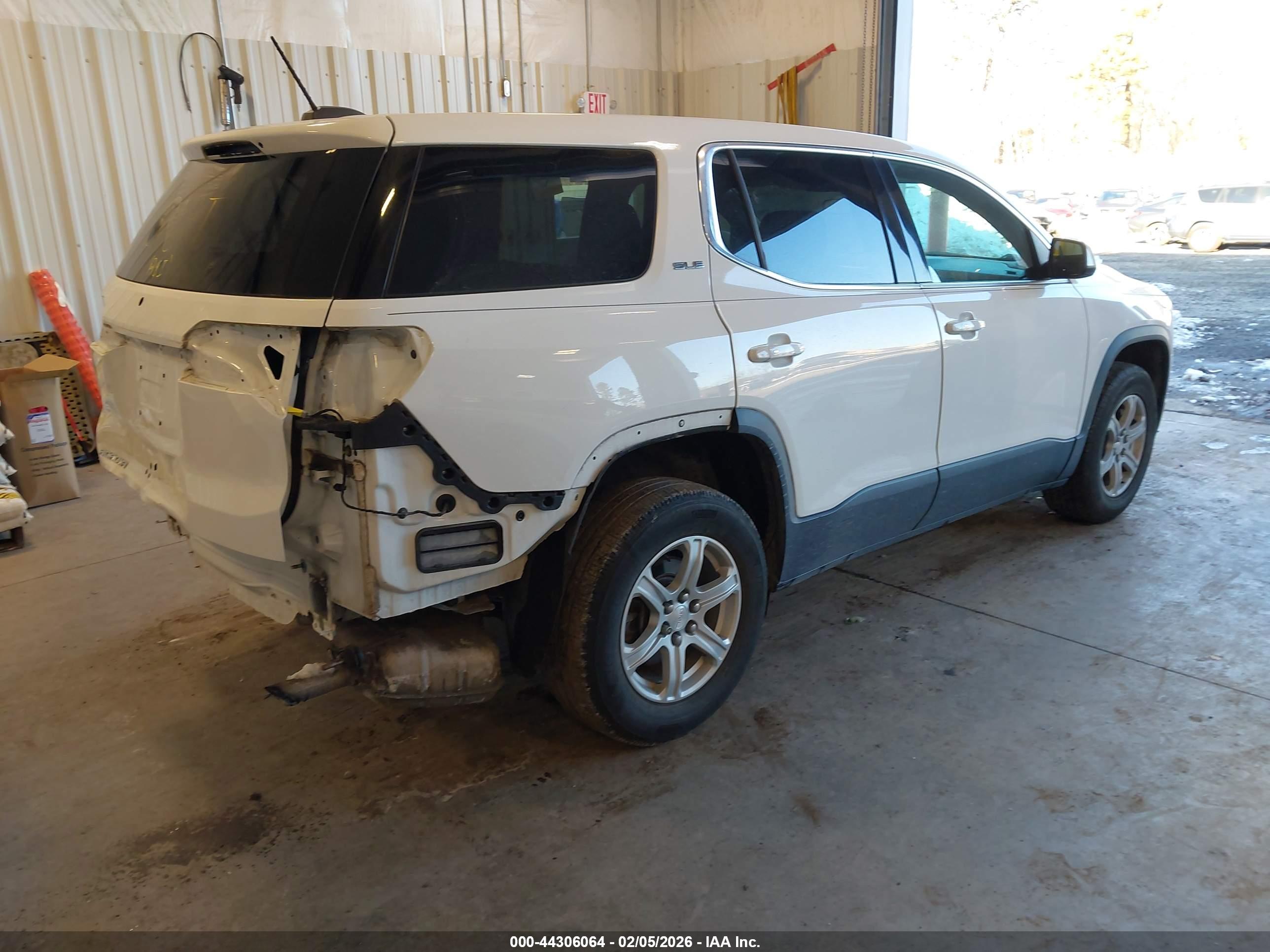 GMC ACADIA image 4