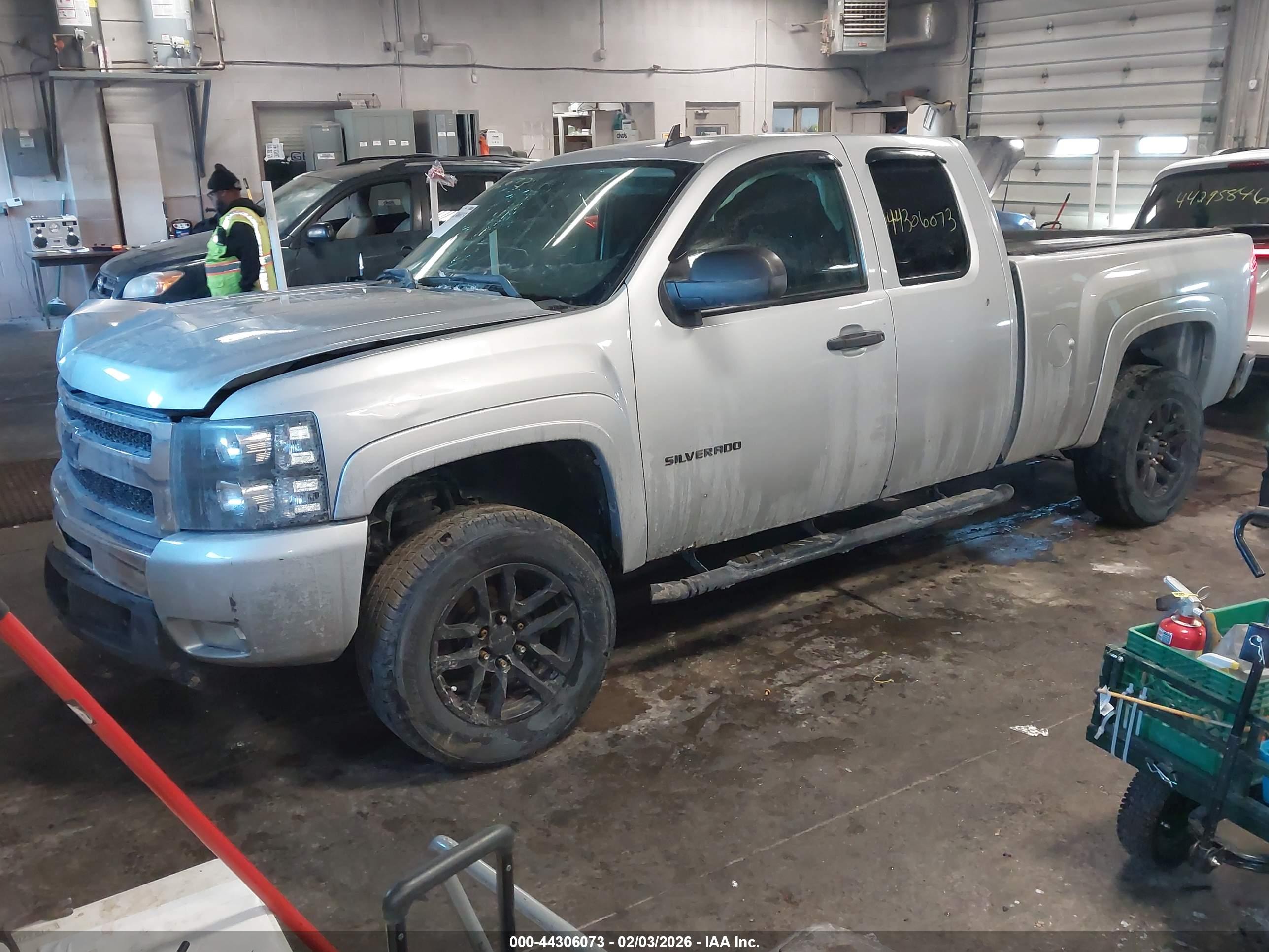CHEVROLET SILVERADO image 2