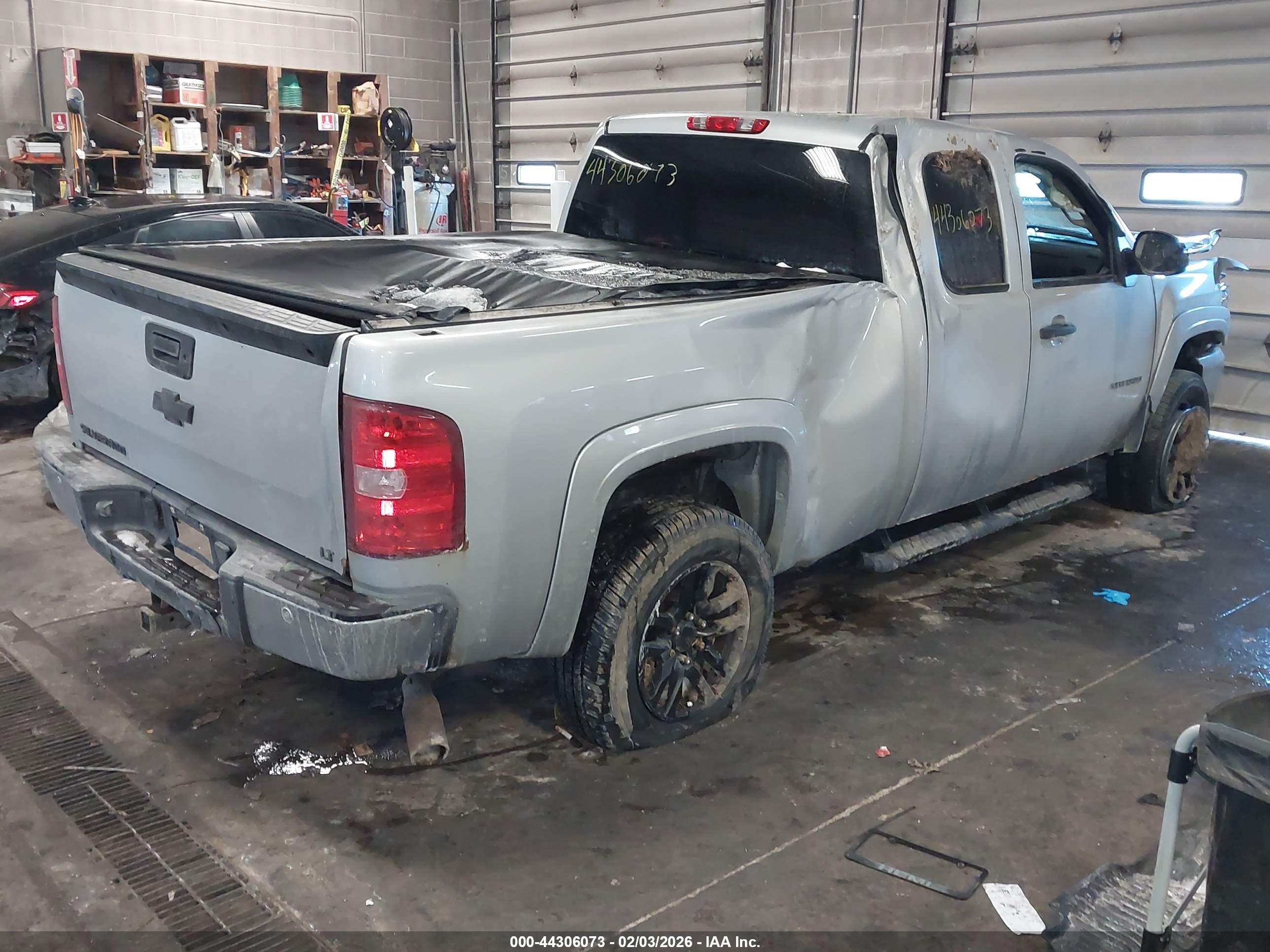 CHEVROLET SILVERADO image 4