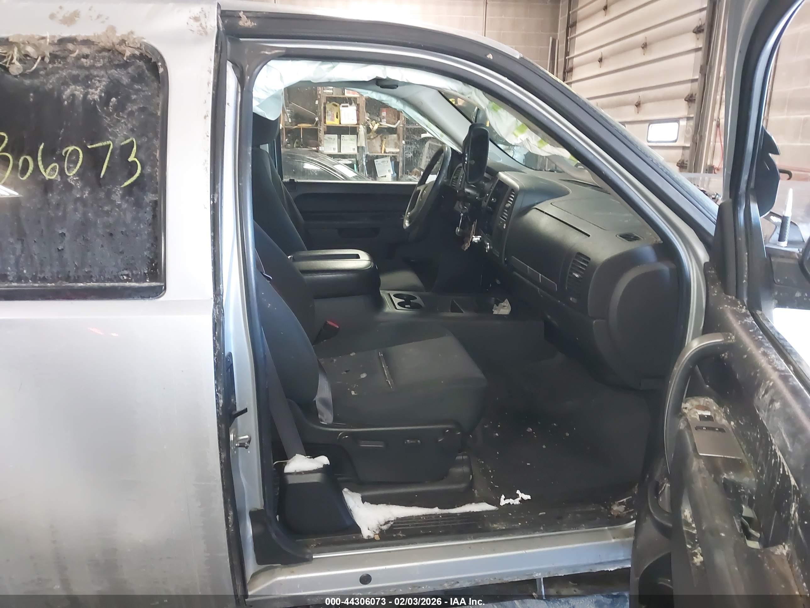 CHEVROLET SILVERADO image 5