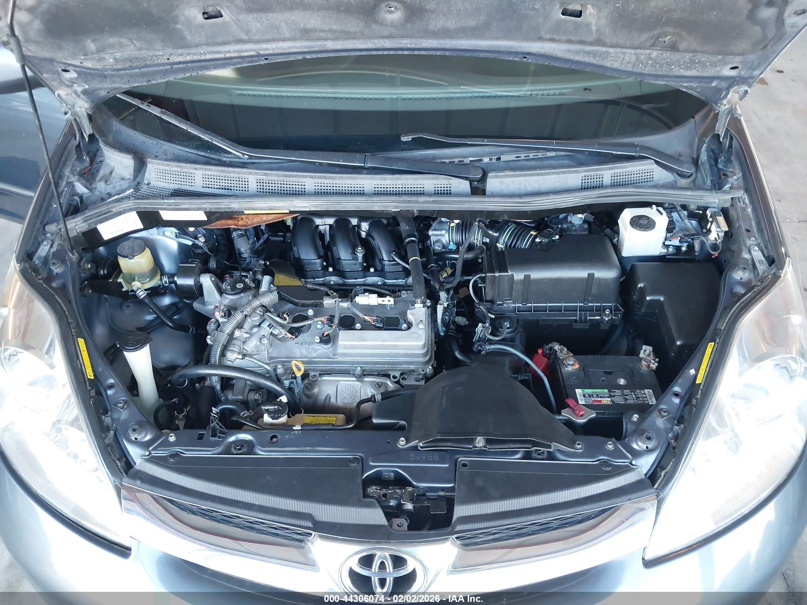 TOYOTA SIENNA image 10