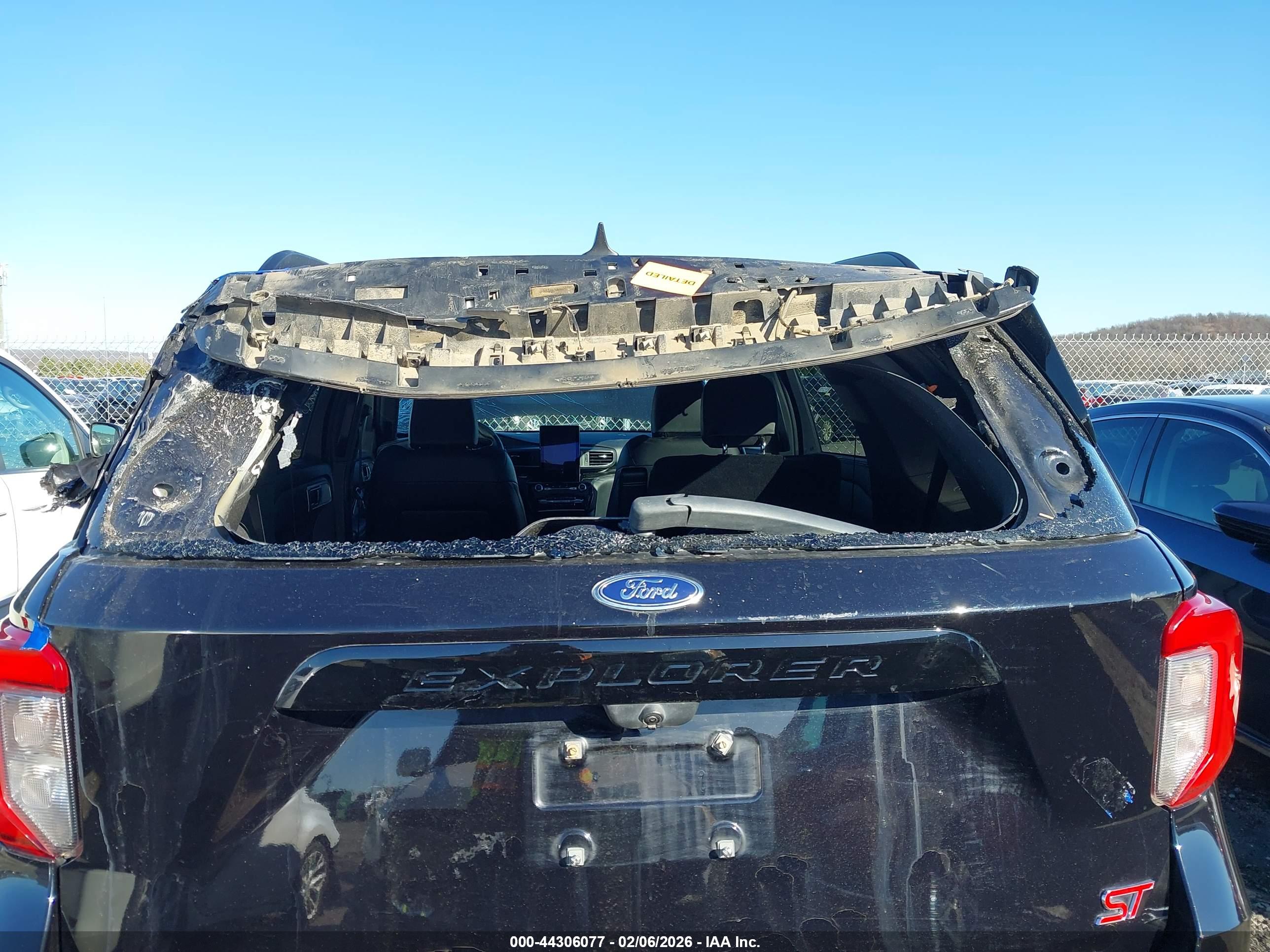 FORD EXPLORER image 6