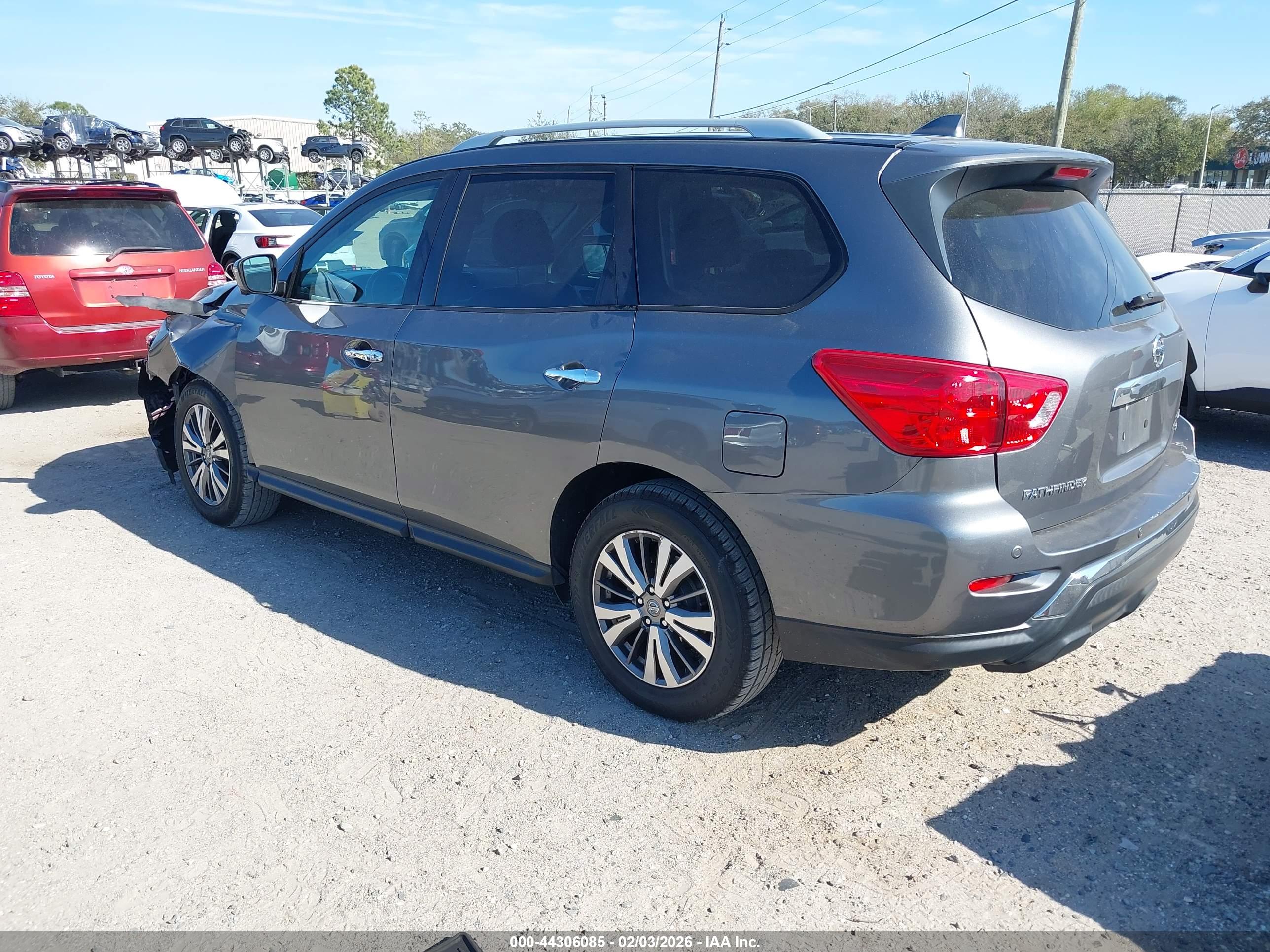 NISSAN PATHFINDER image 3