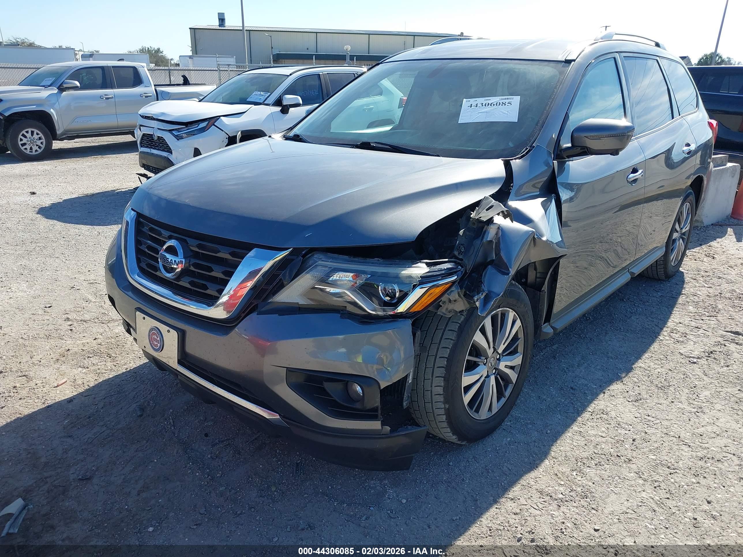NISSAN PATHFINDER image 6