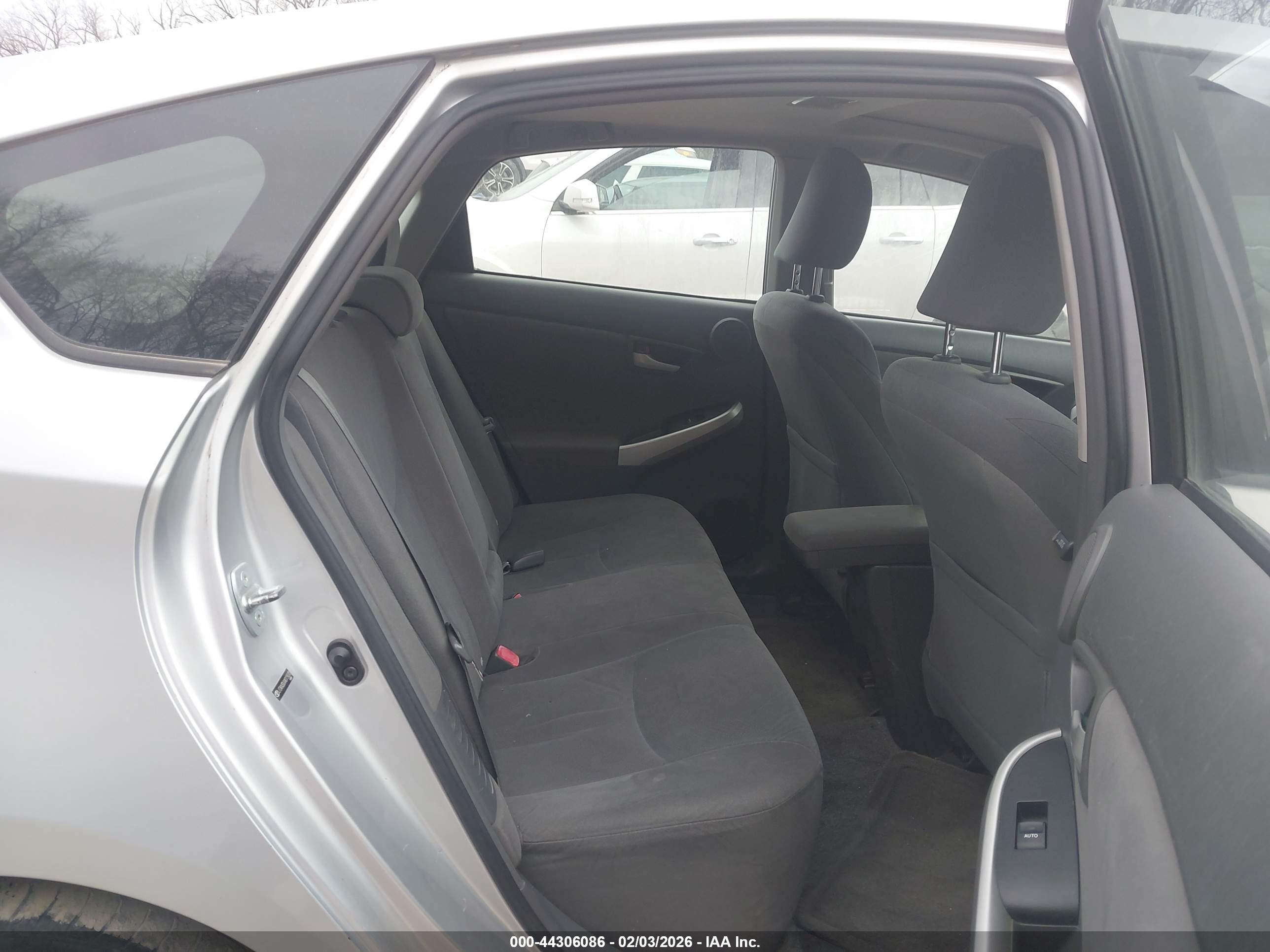 TOYOTA PRIUS image 8