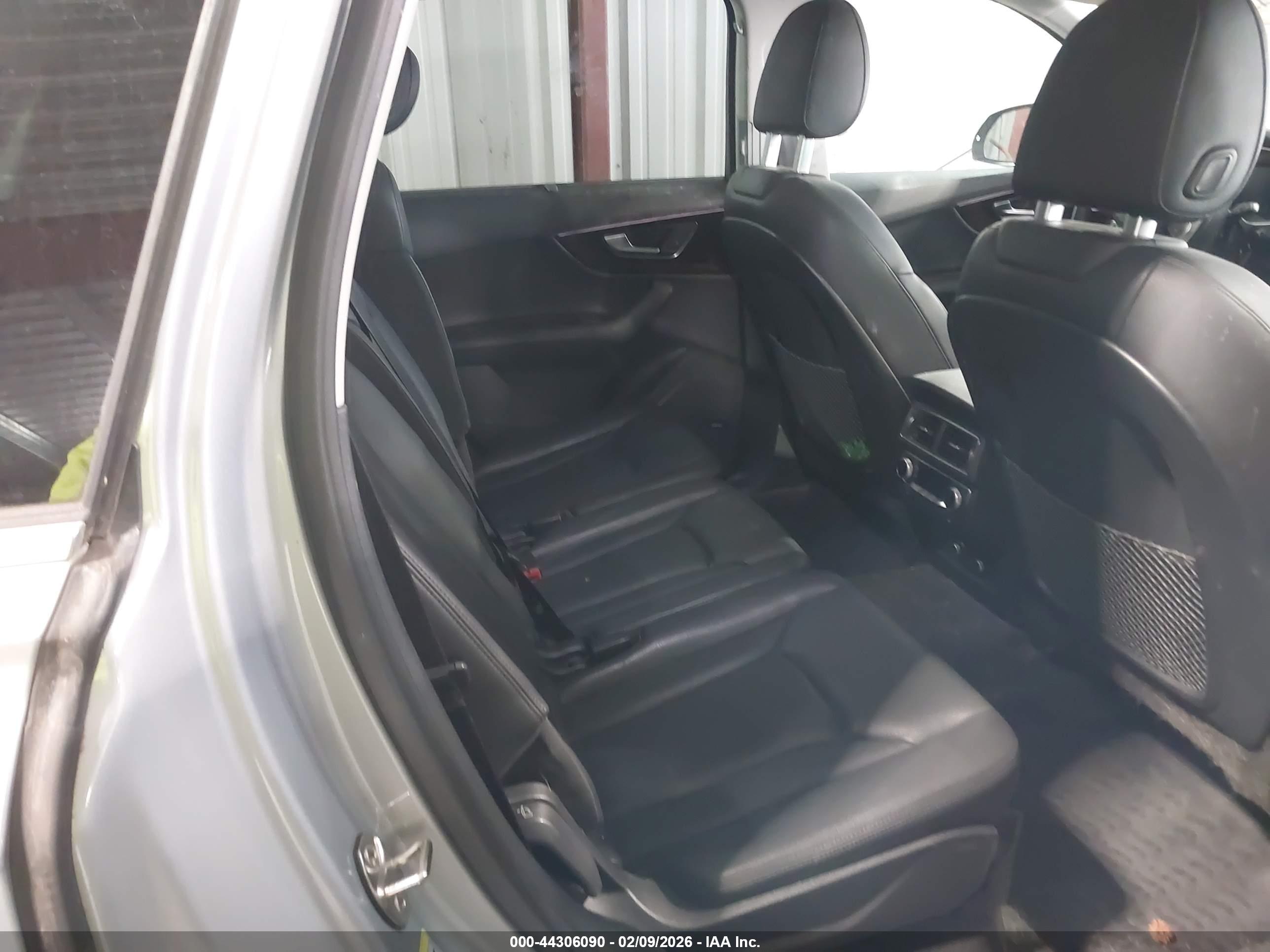 AUDI Q7 image 8