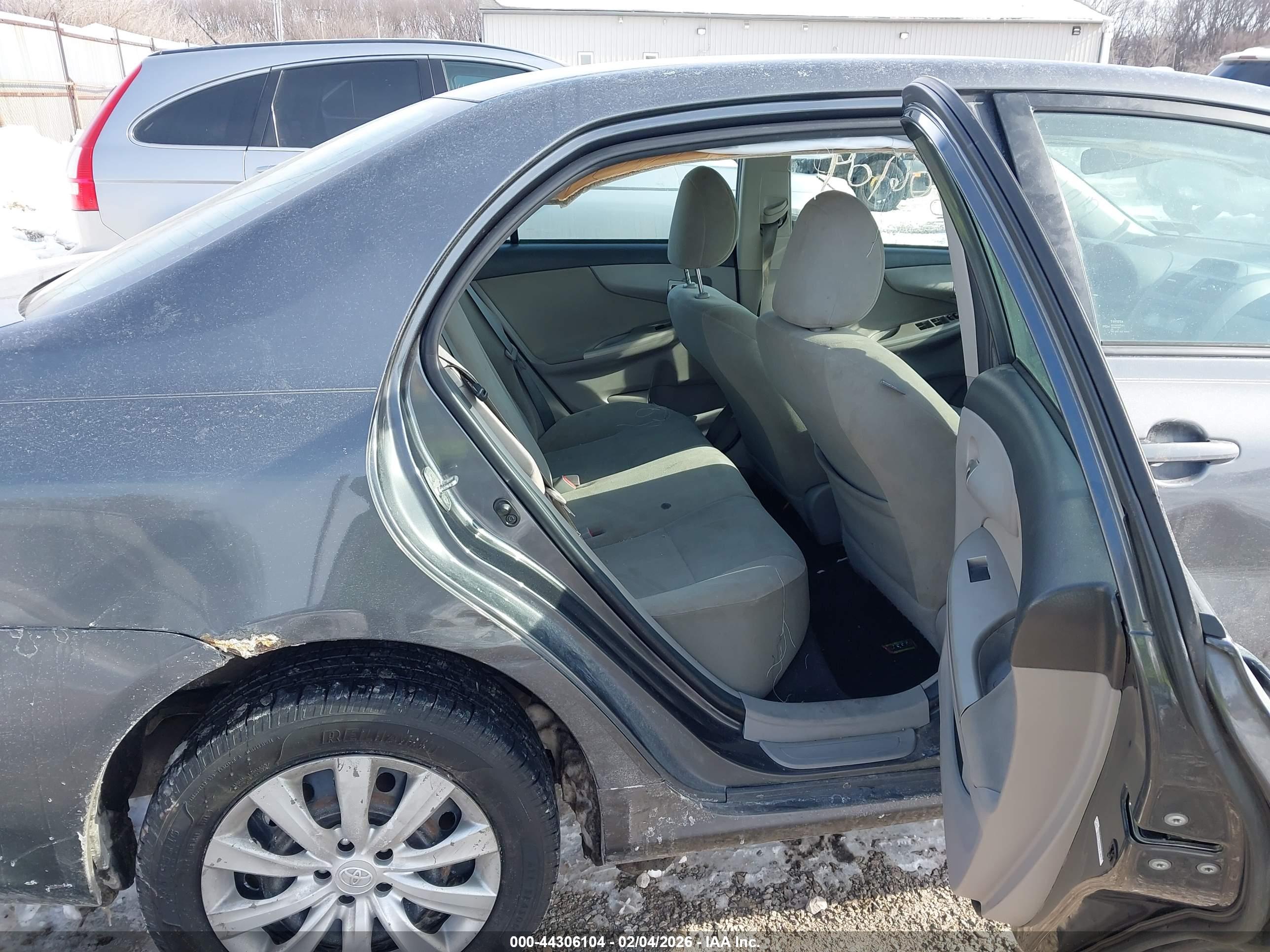 TOYOTA COROLLA image 8