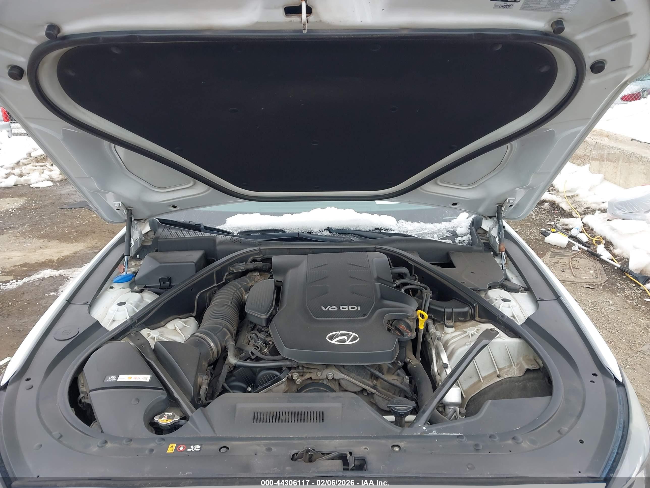 HYUNDAI GENESIS image 10