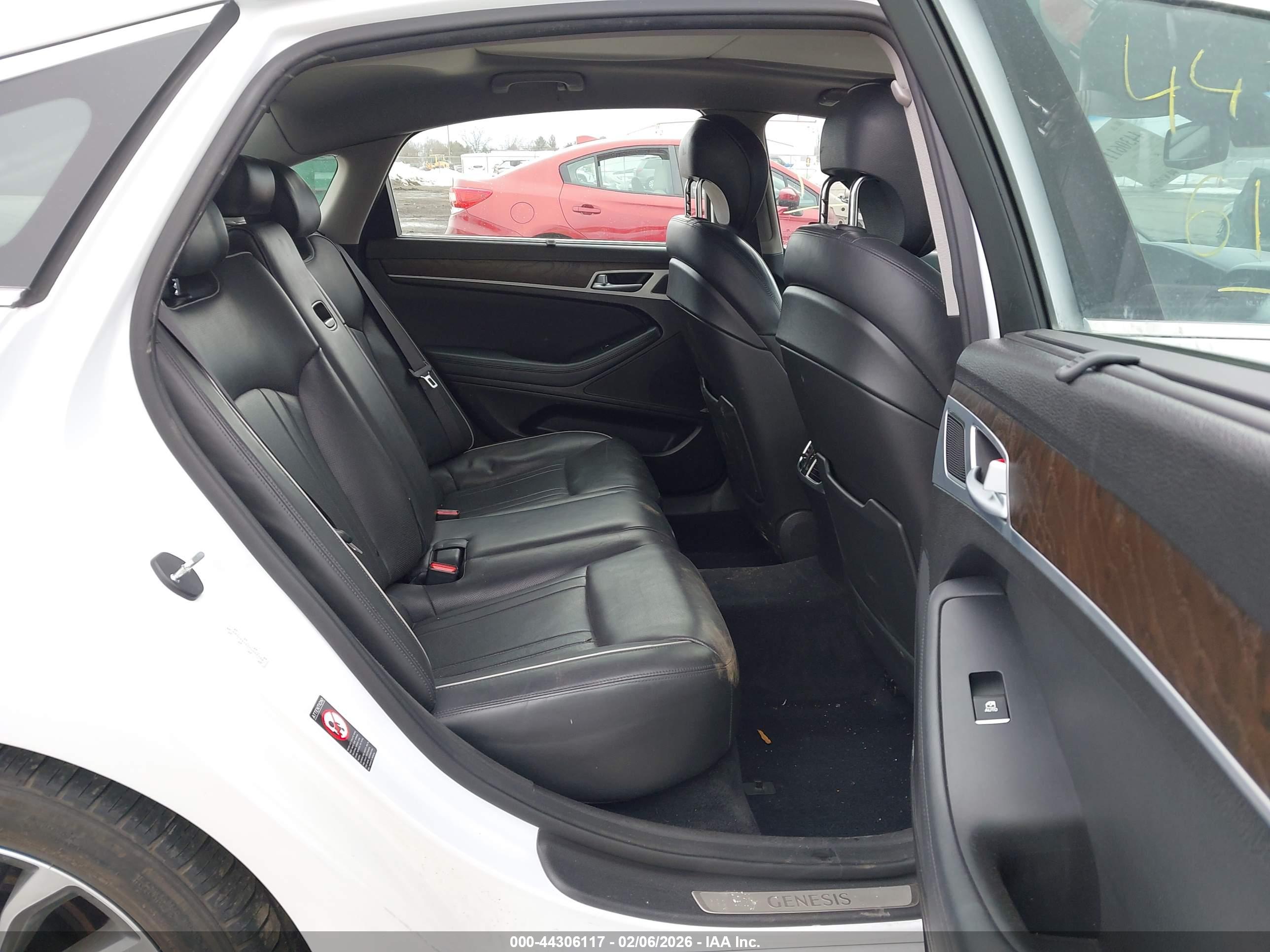 HYUNDAI GENESIS image 8
