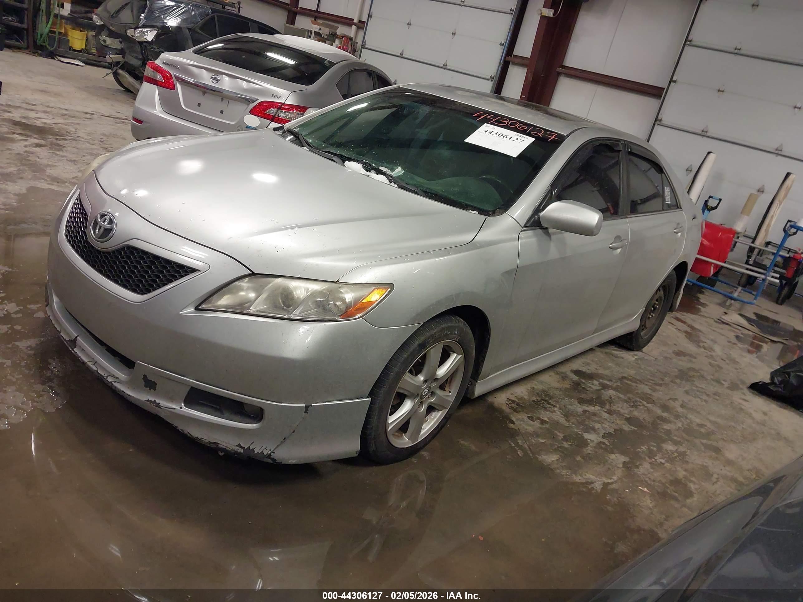 TOYOTA CAMRY image 2