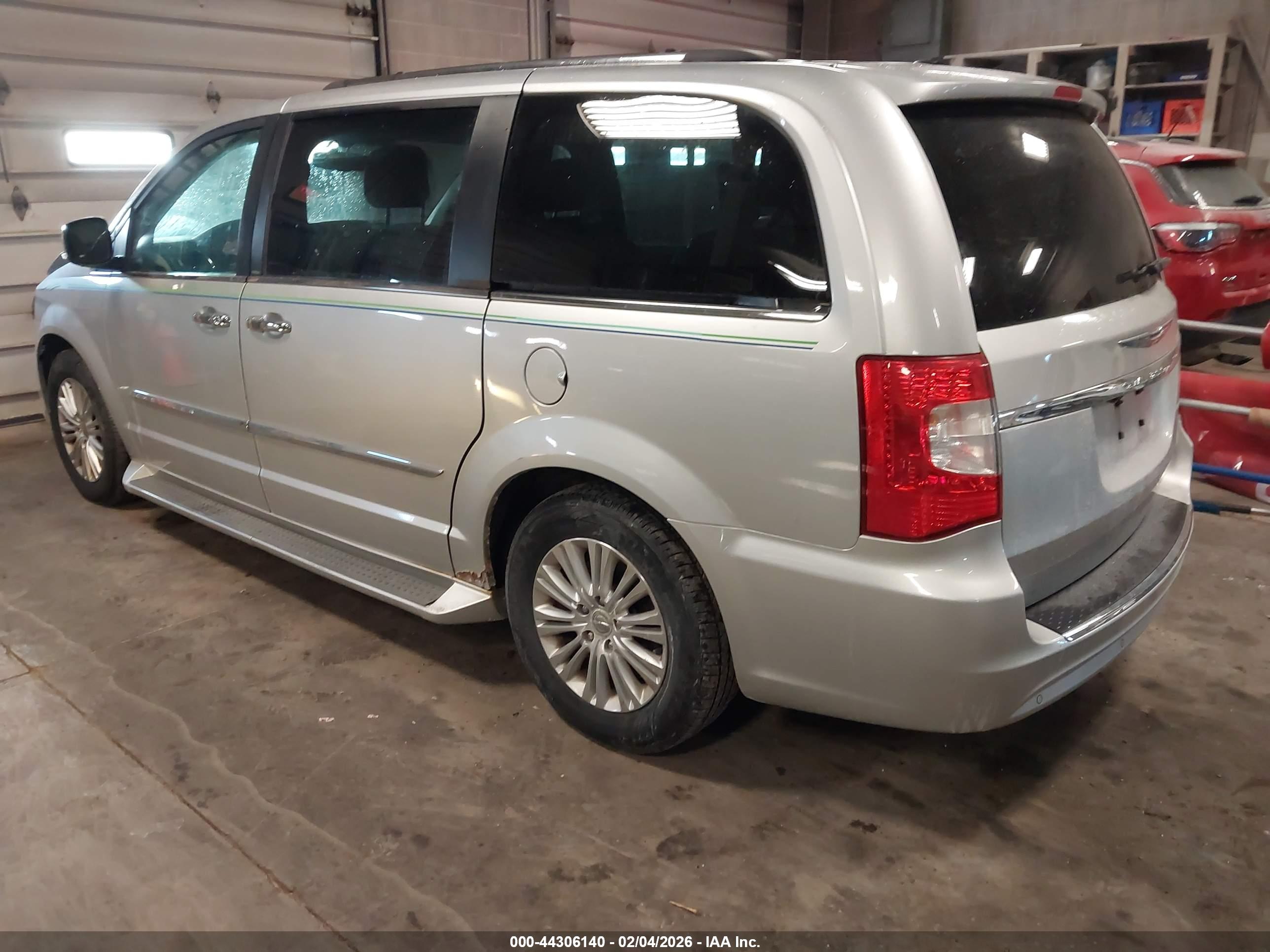 CHRYSLER TOWN image 3