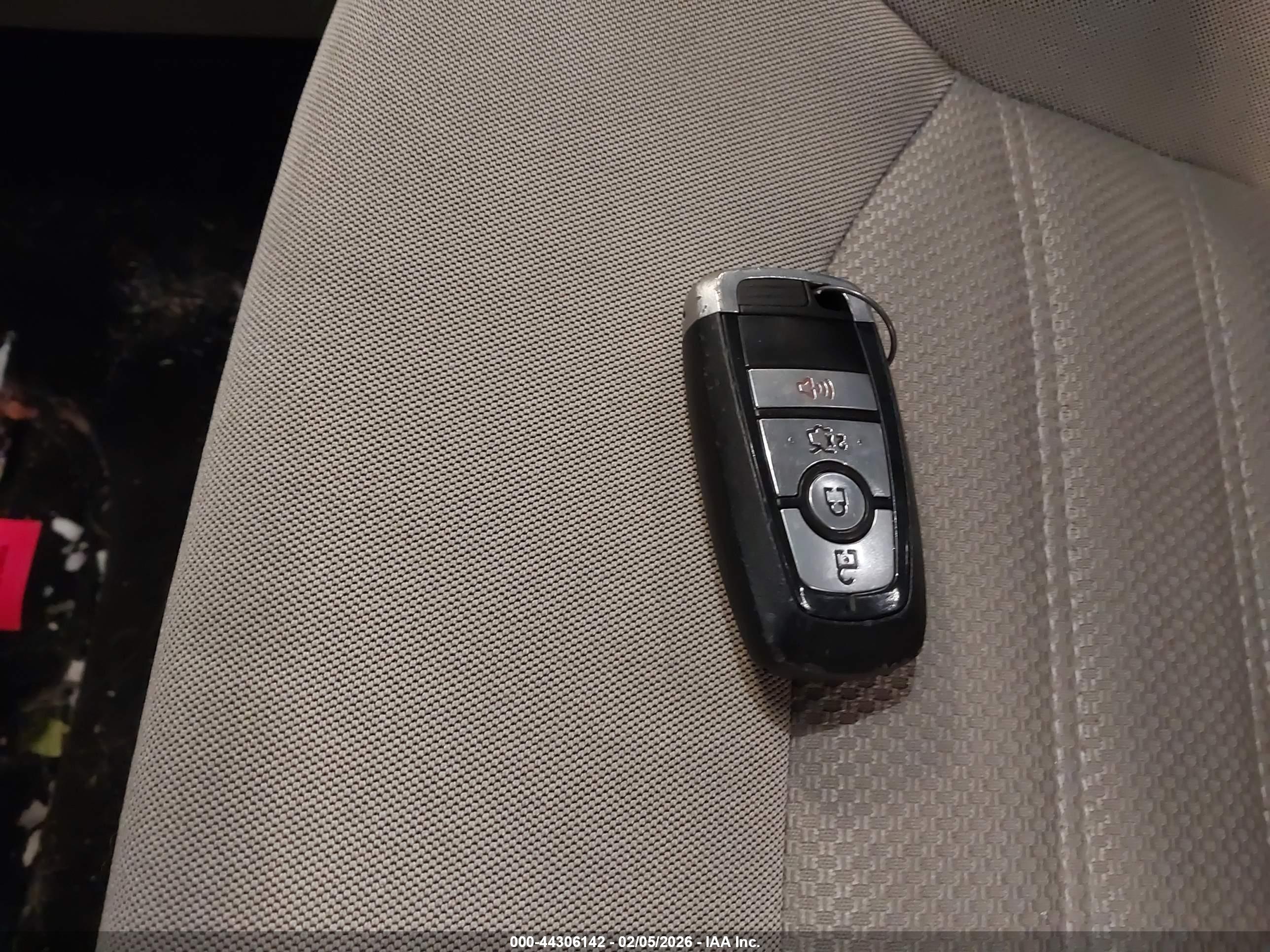 FORD FUSION image 11