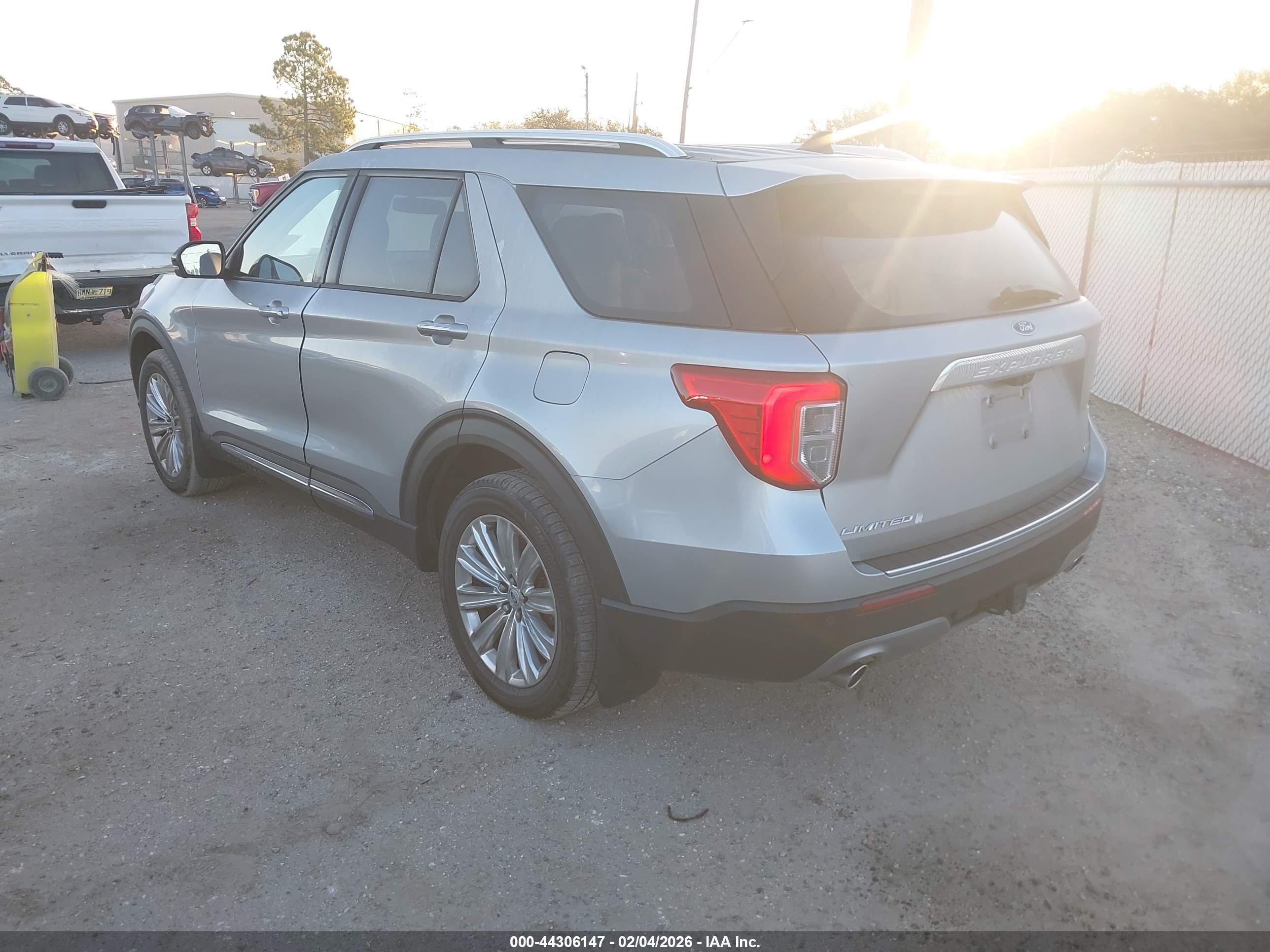 FORD EXPLORER image 3