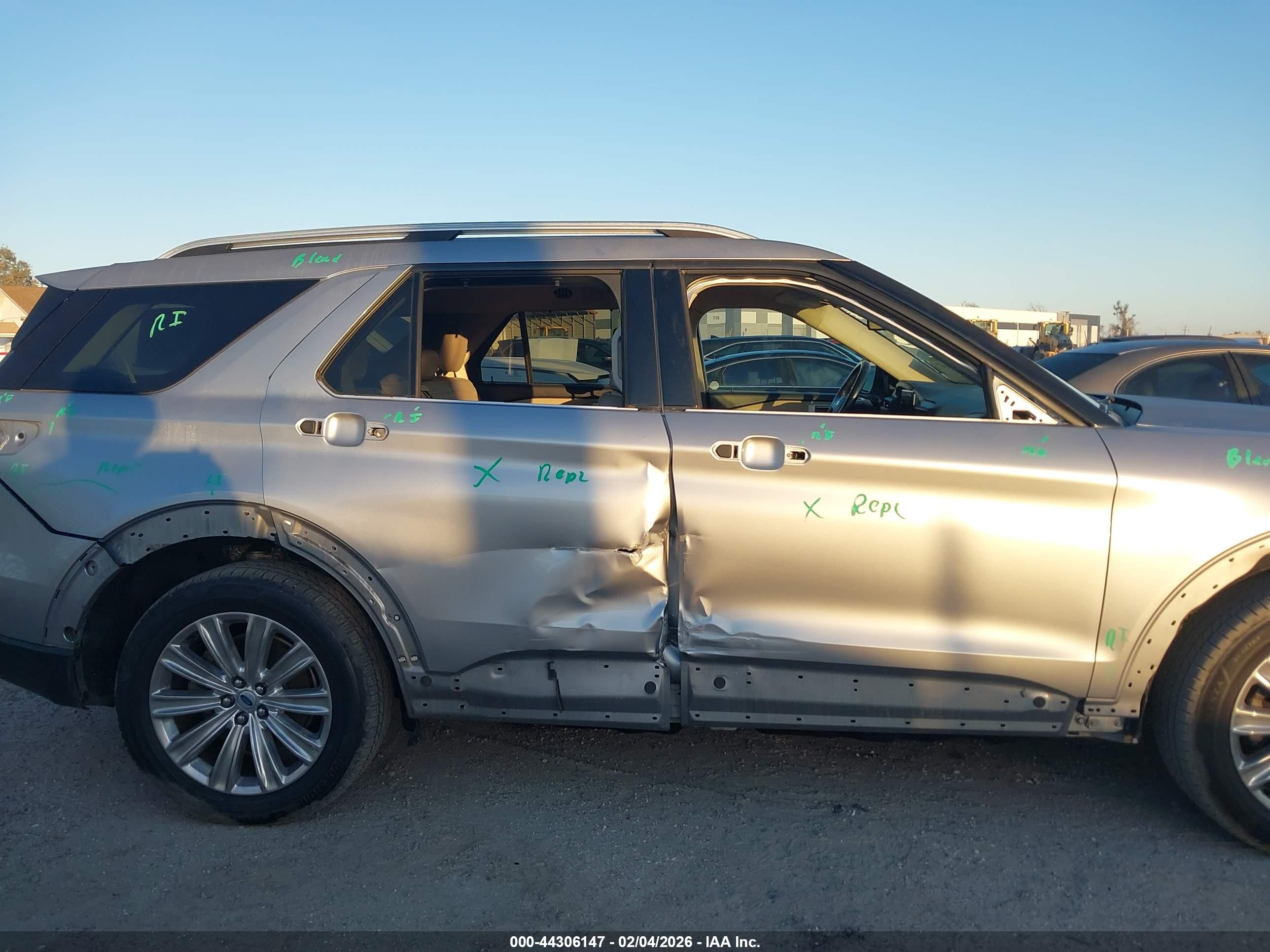 FORD EXPLORER image 6