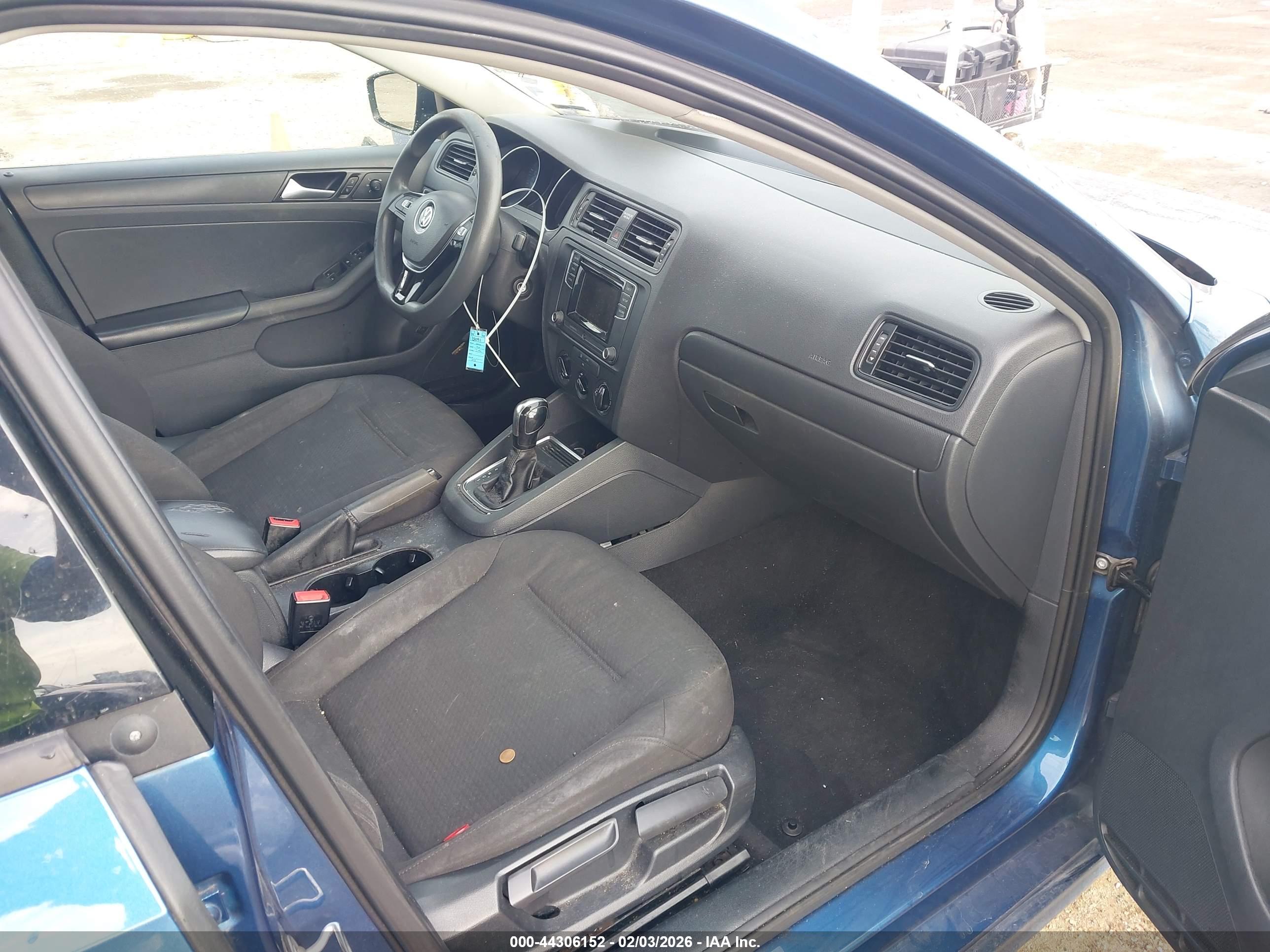 VOLKSWAGEN JETTA image 5