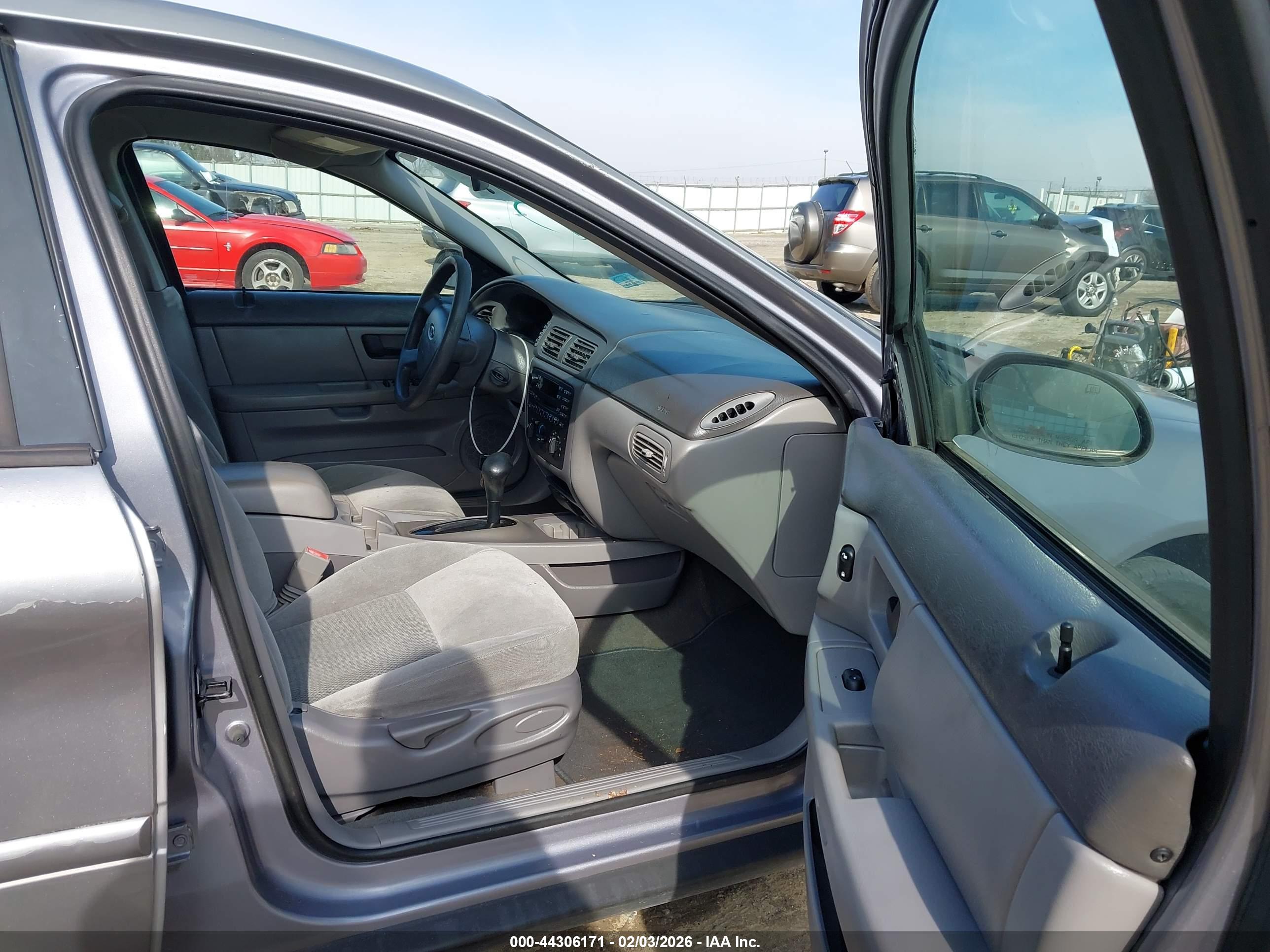 FORD TAURUS image 5