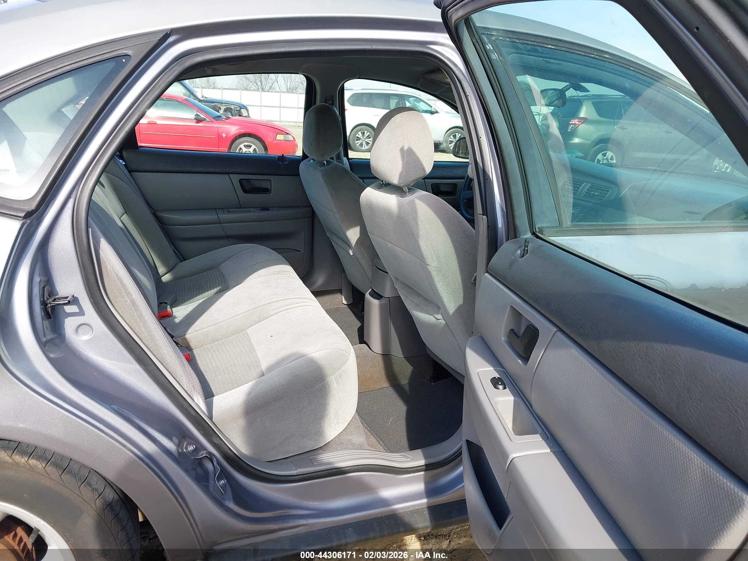 FORD TAURUS image 8