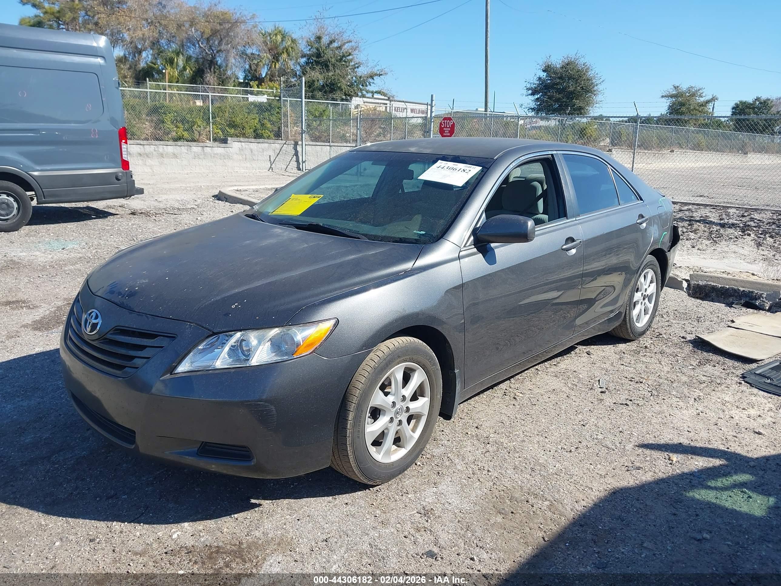 TOYOTA CAMRY image 2