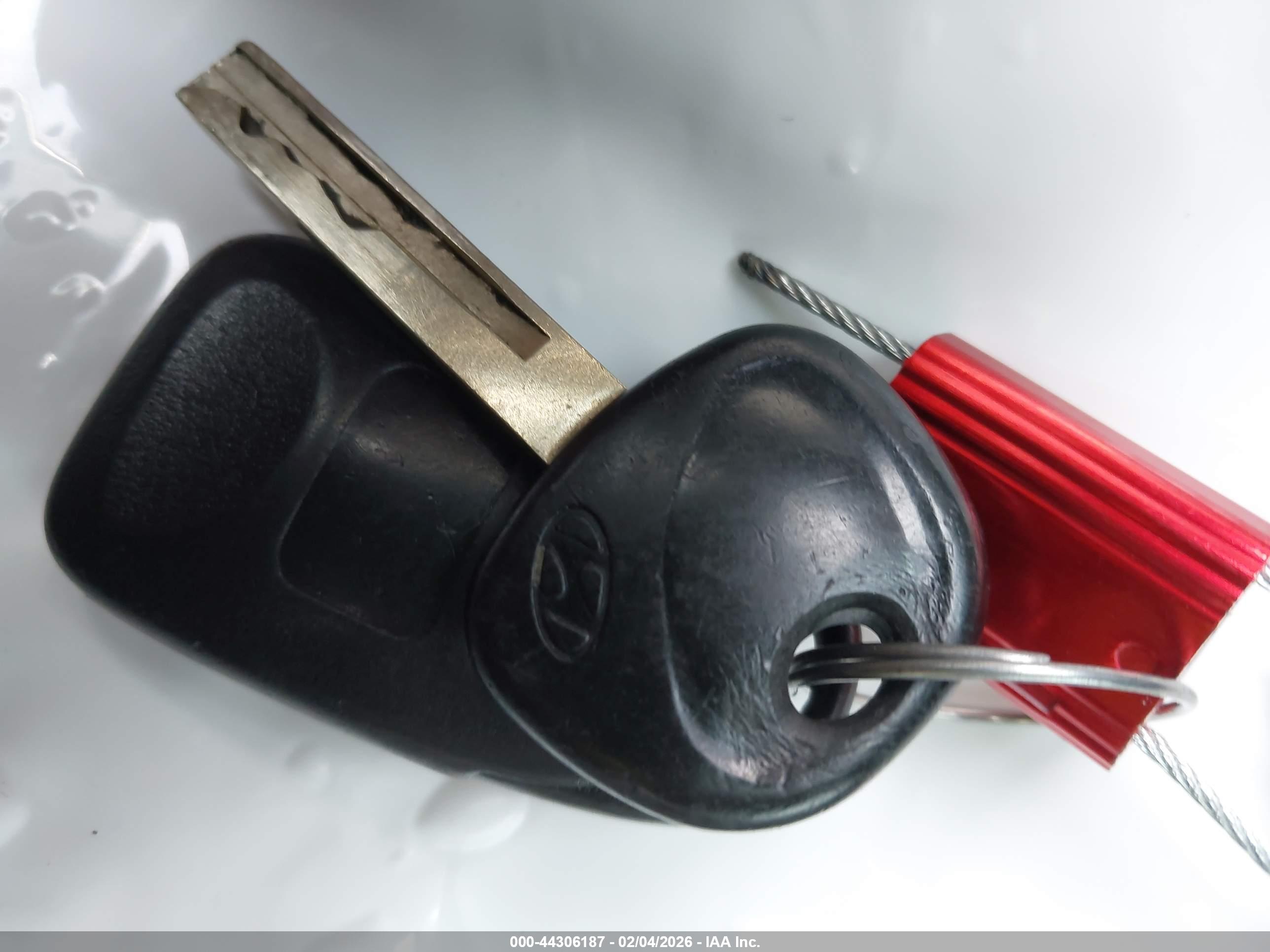 HYUNDAI ACCENT image 11