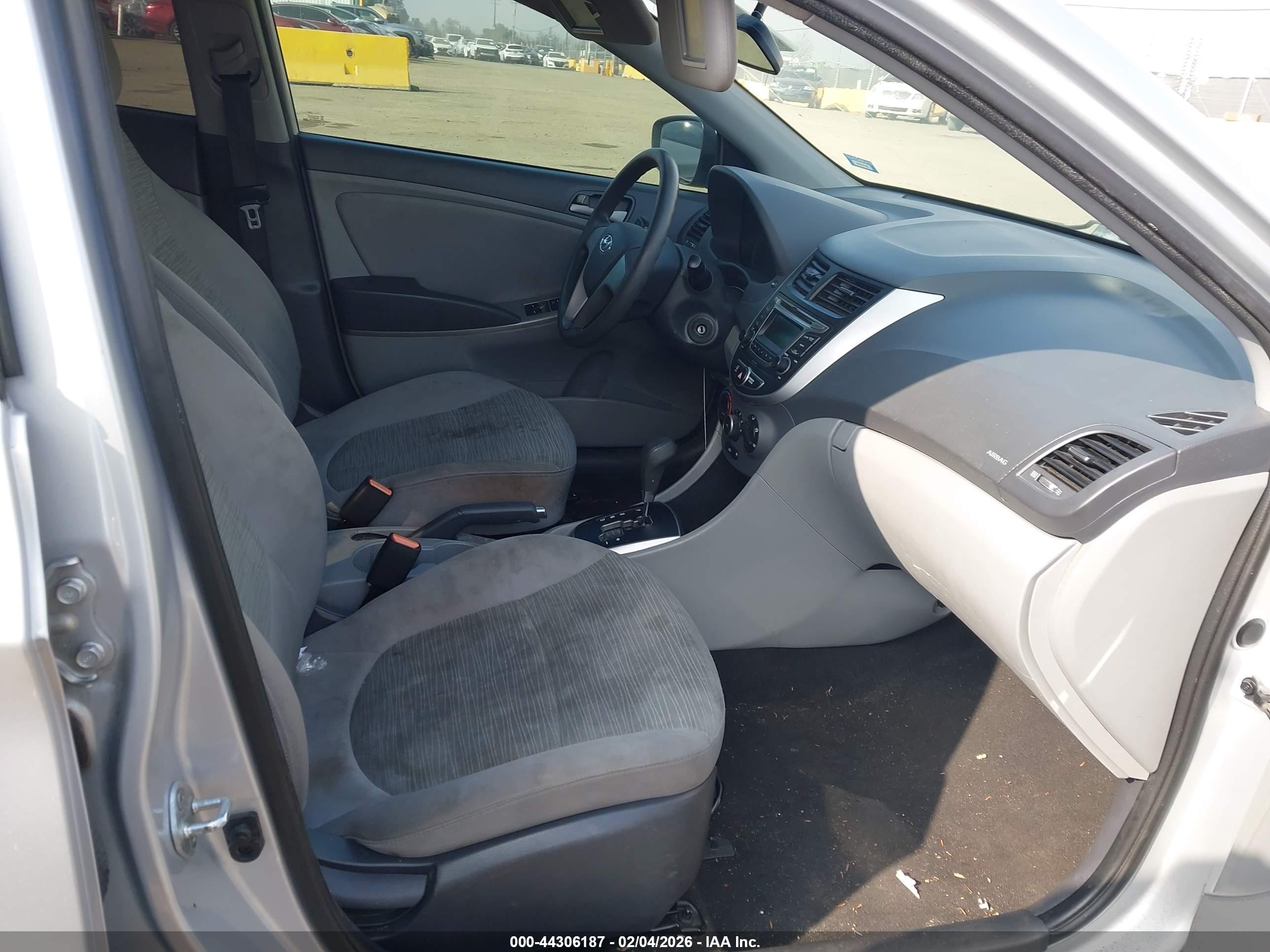 HYUNDAI ACCENT image 5