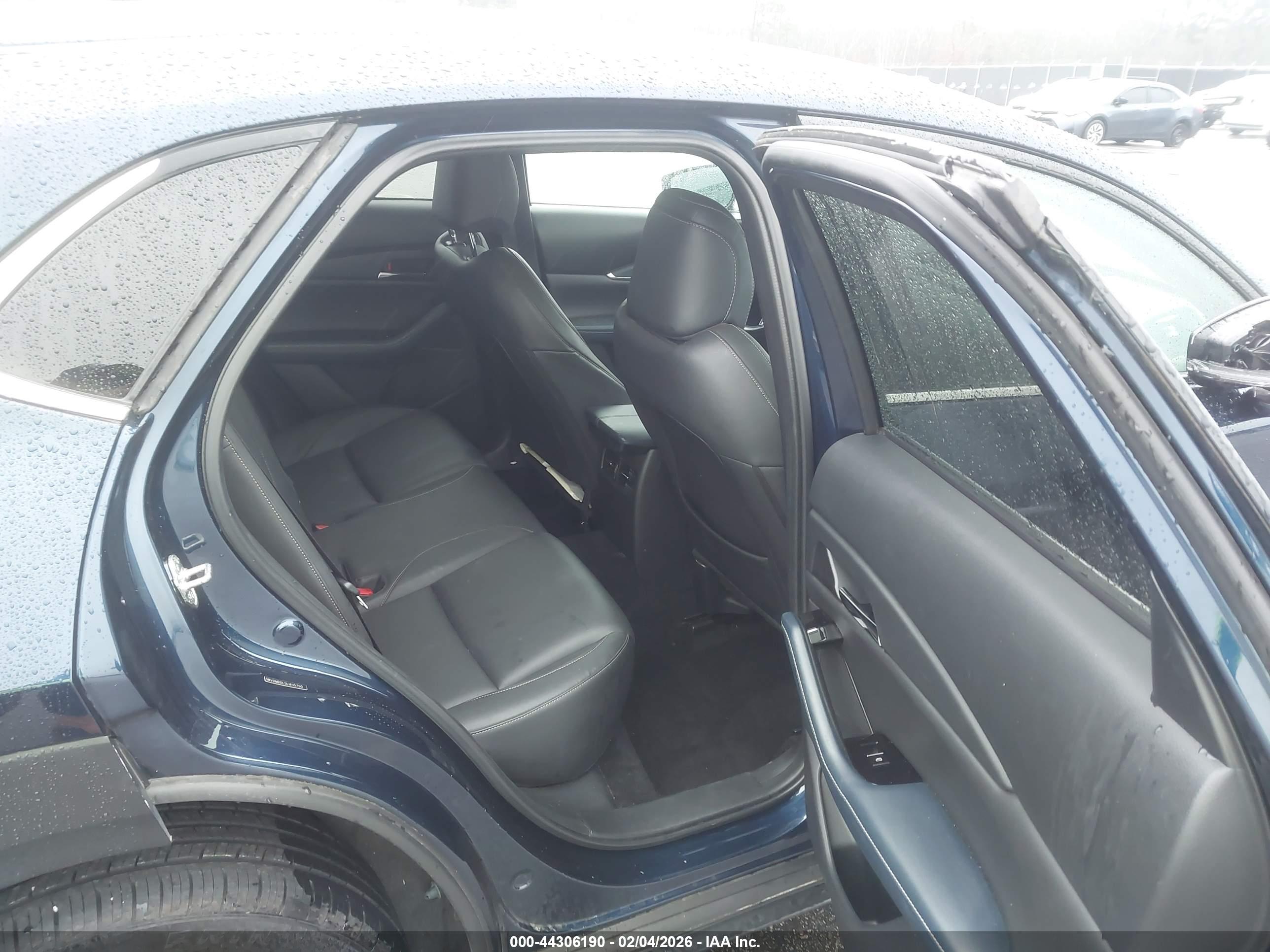MAZDA CX-30 image 8