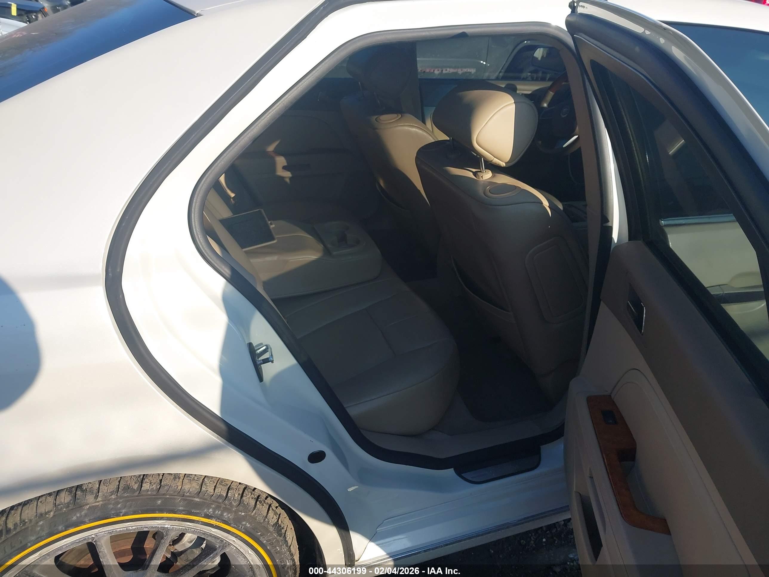CADILLAC STS image 8