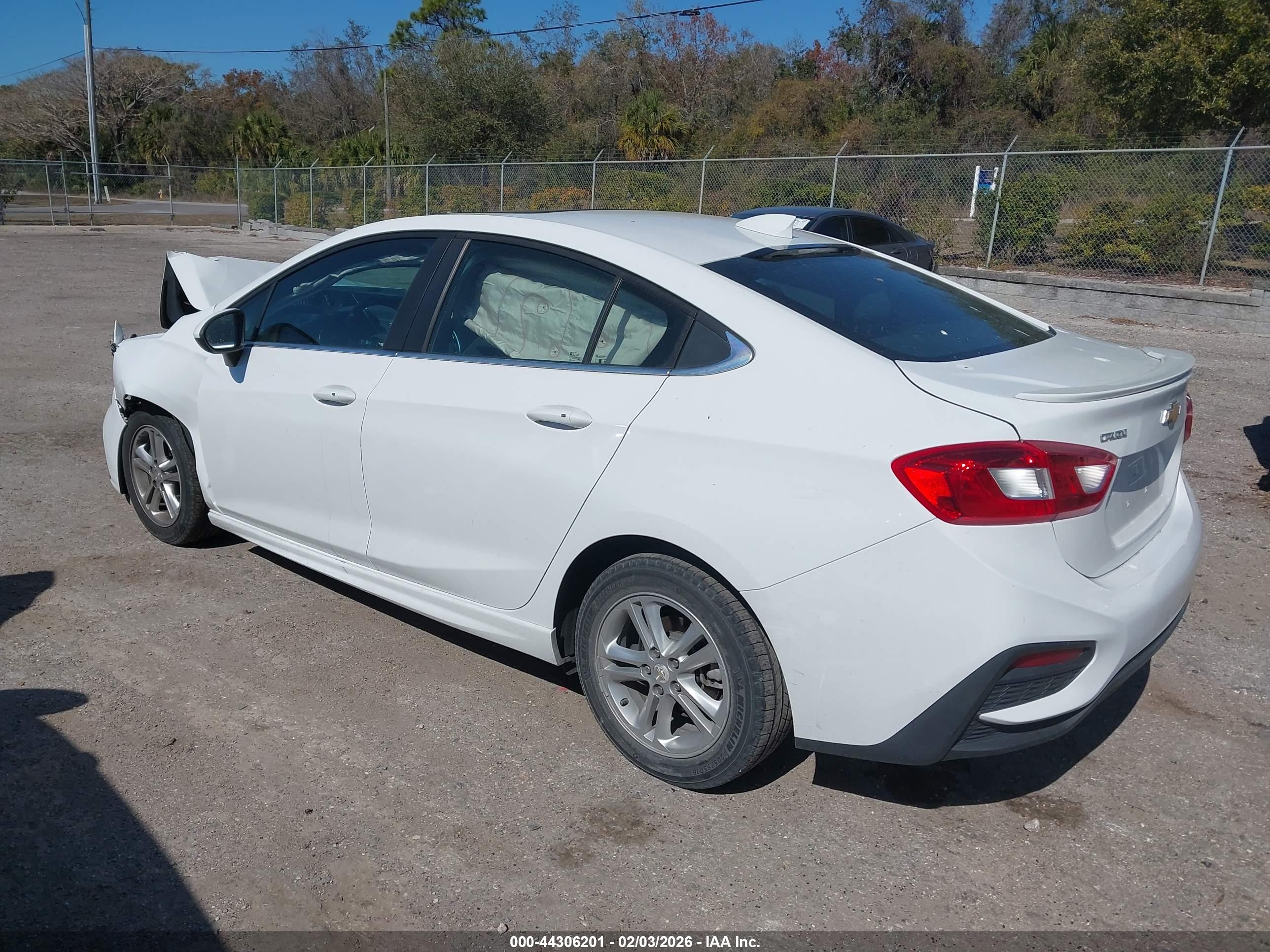 CHEVROLET CRUZE image 3