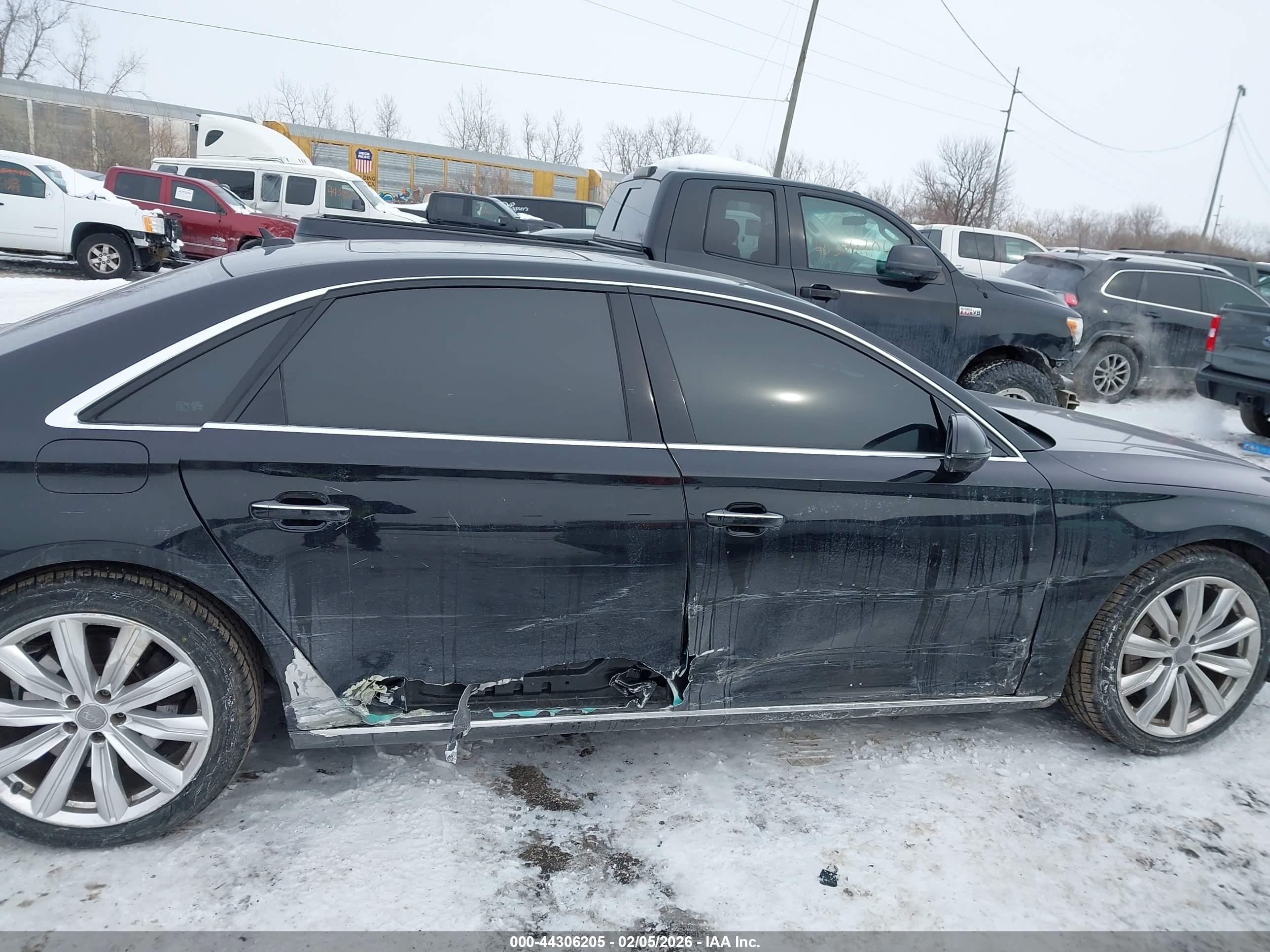 AUDI A8 image 6