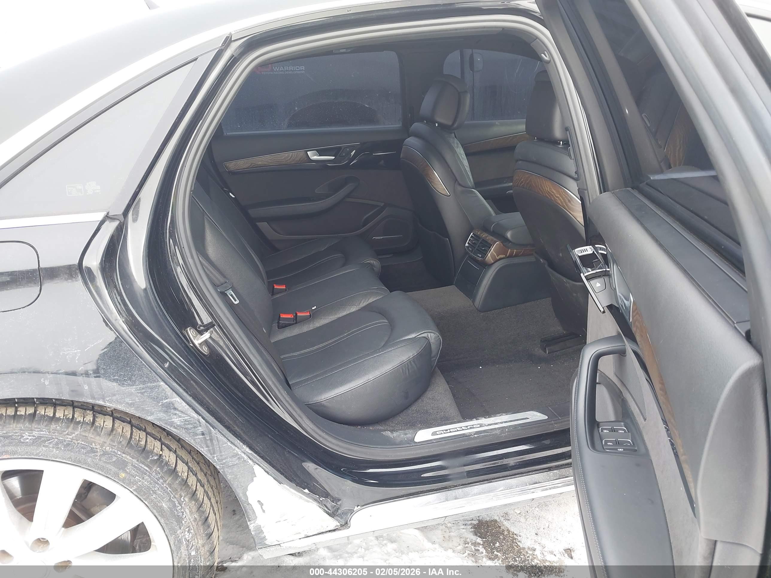 AUDI A8 image 8