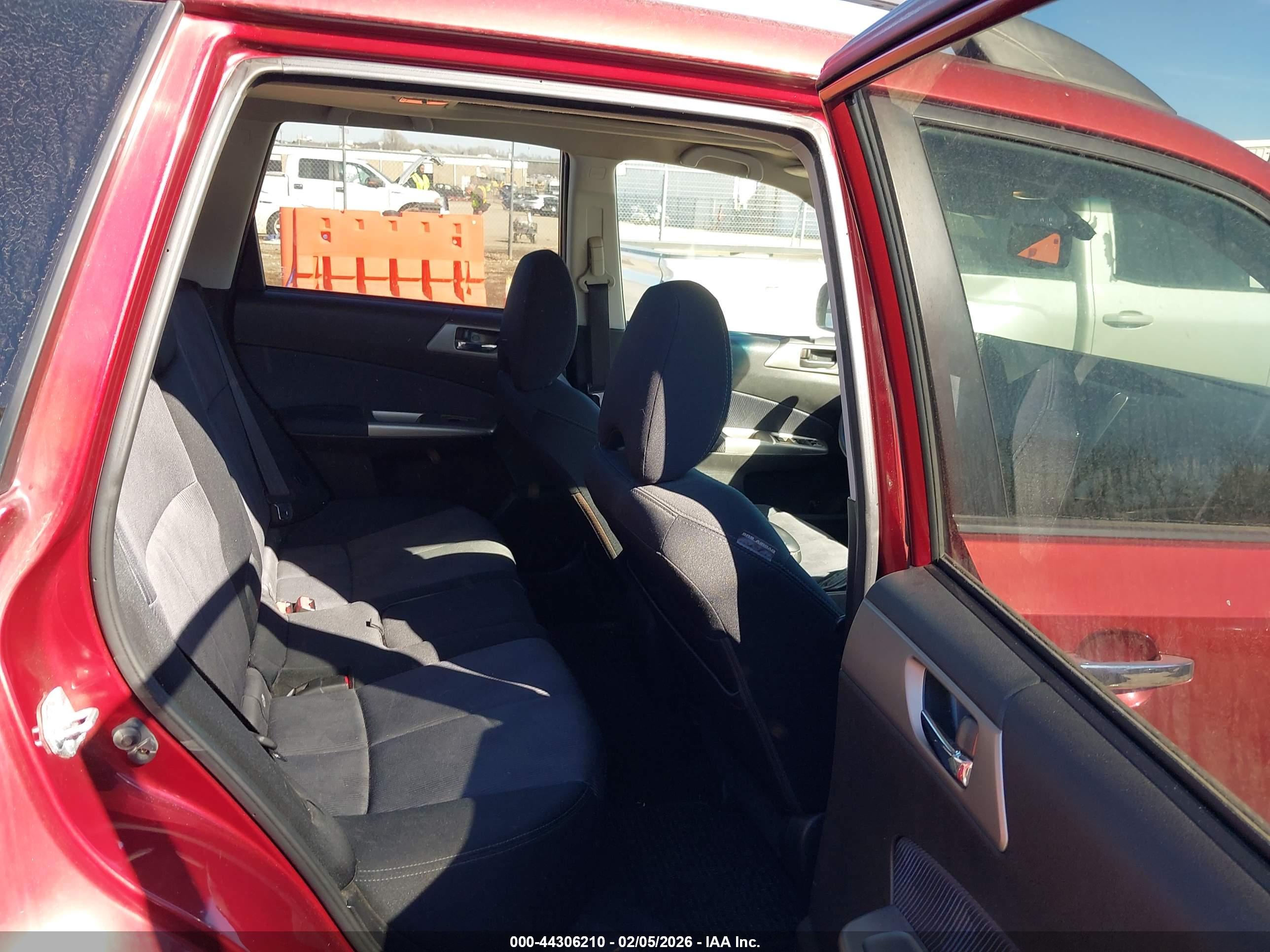 SUBARU FORESTER image 8