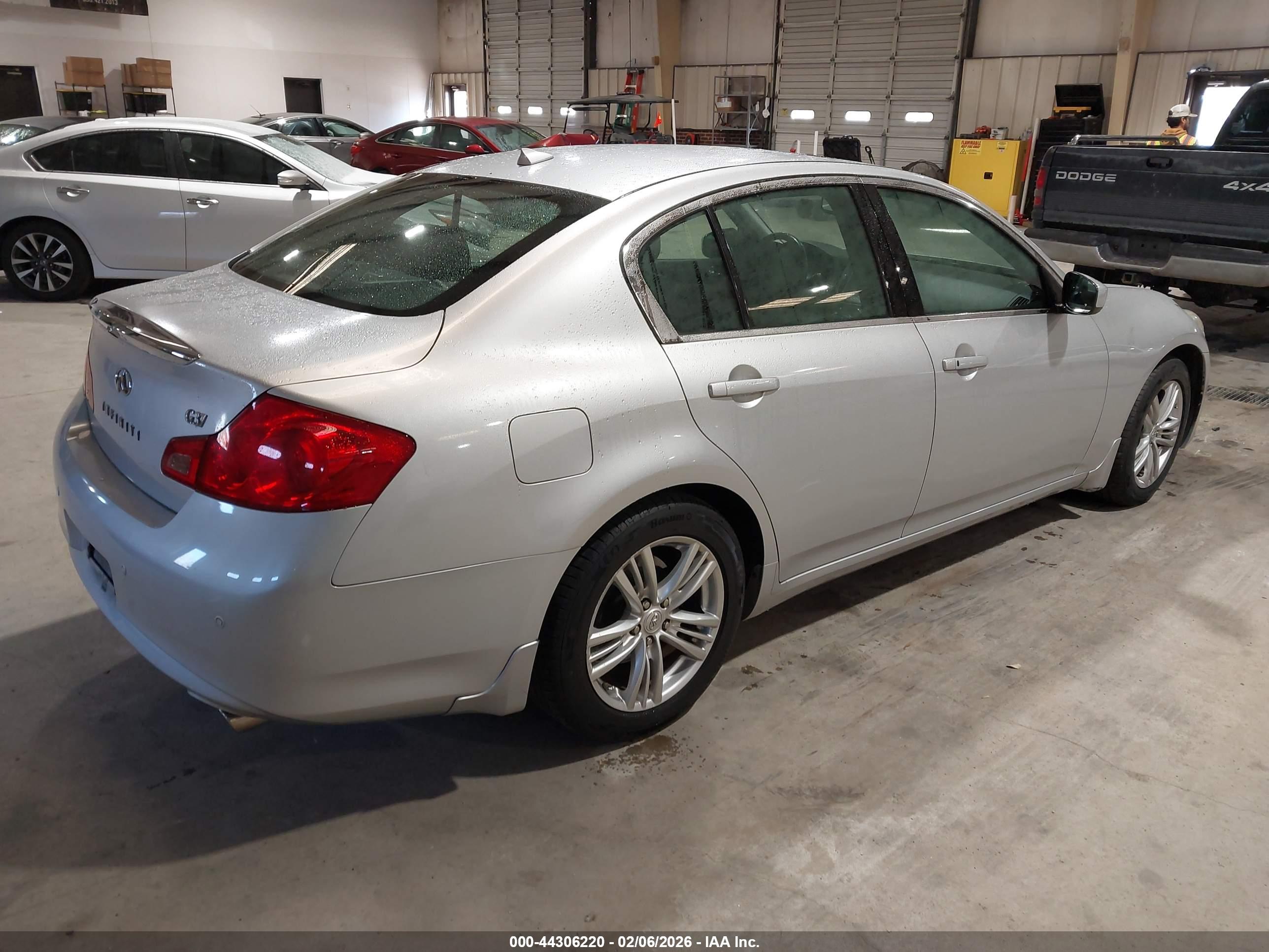 INFINITI G37 image 4