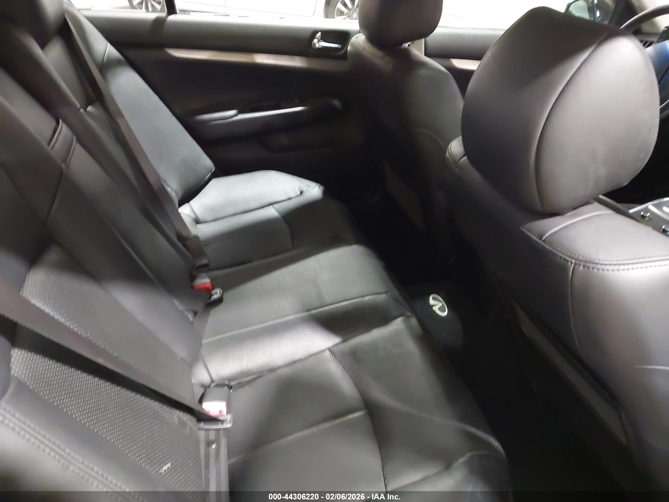 INFINITI G37 image 8