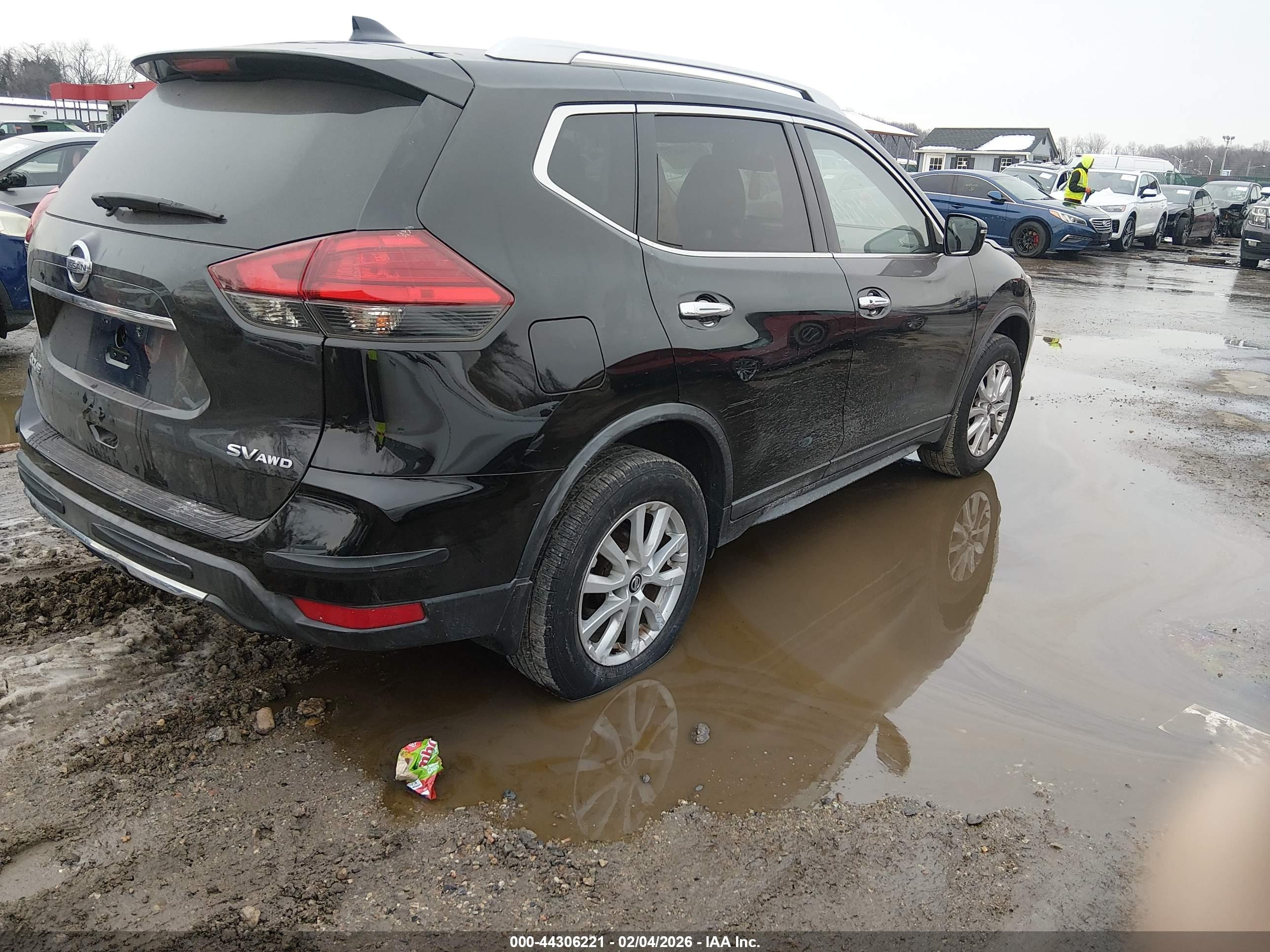 NISSAN ROGUE image 4