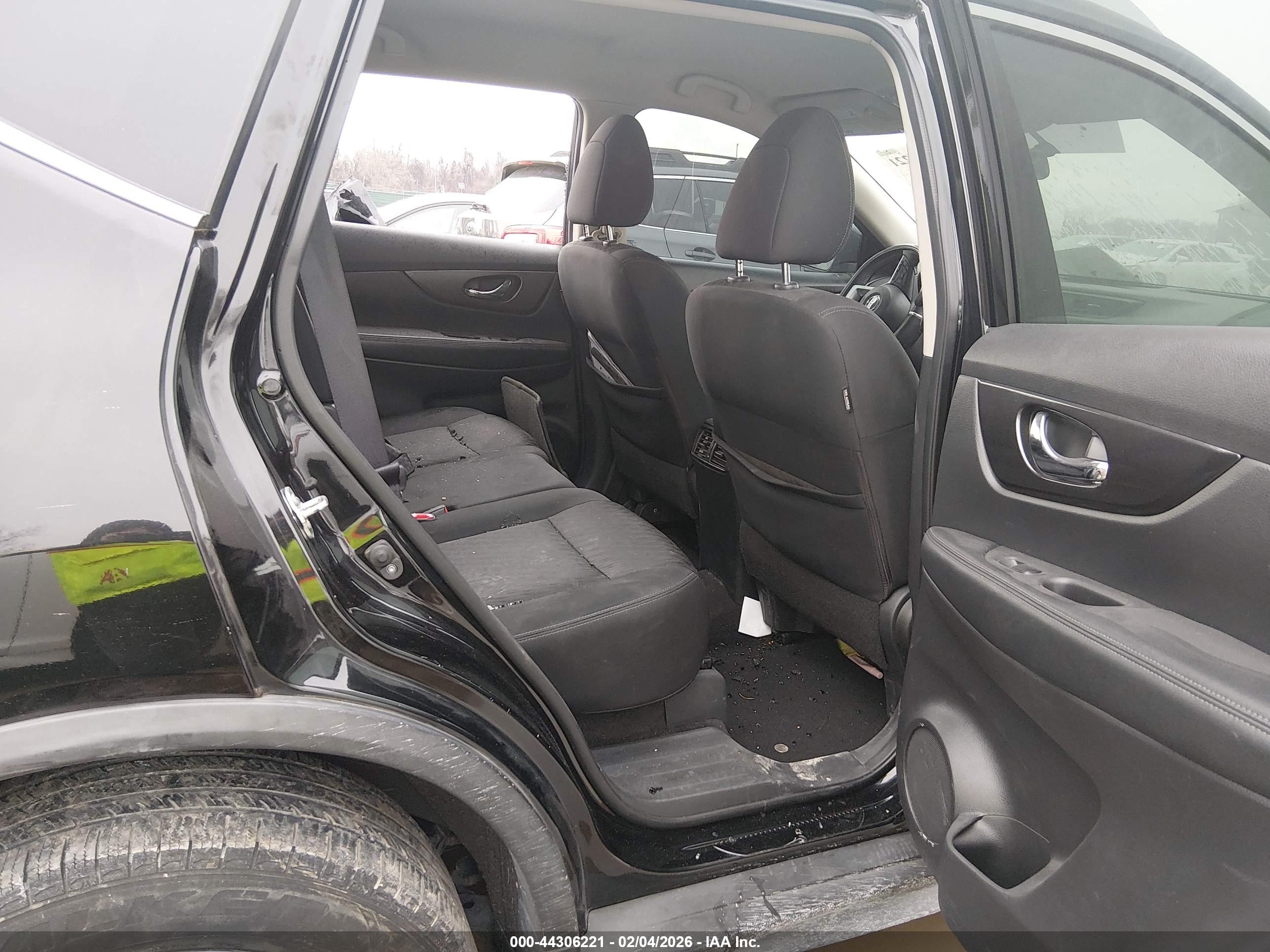 NISSAN ROGUE image 8