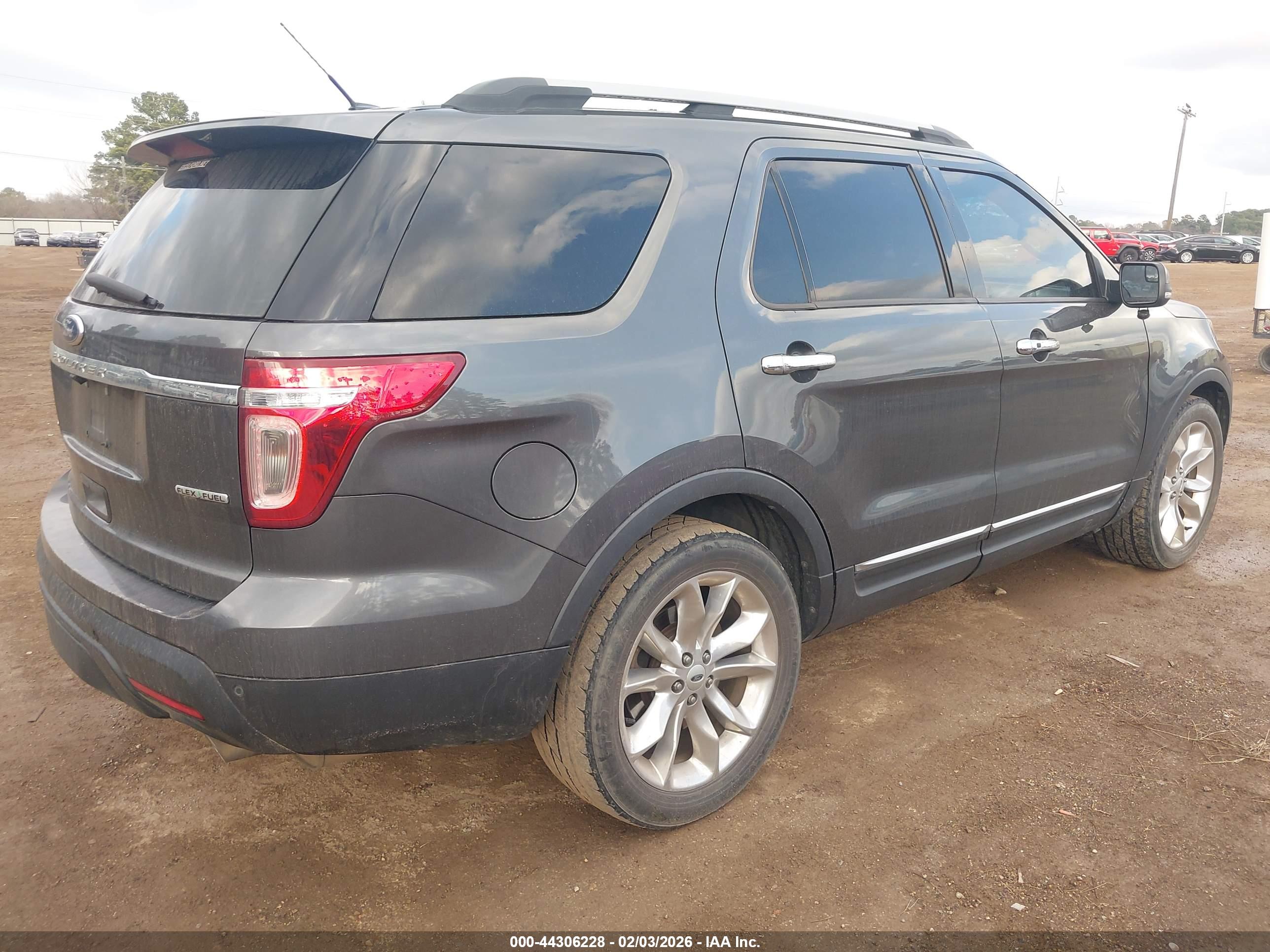FORD EXPLORER image 4