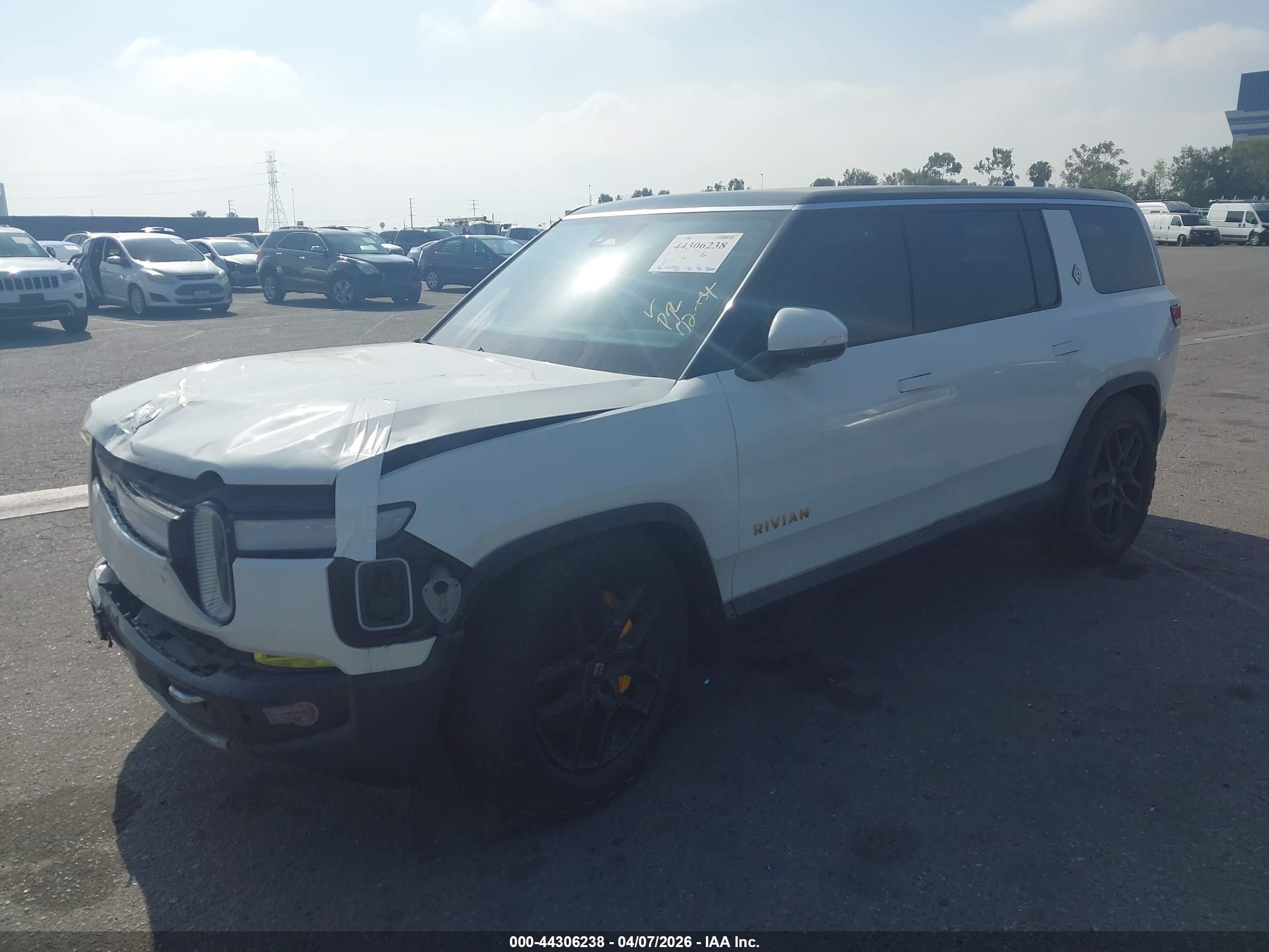 RIVIAN R1S image 2